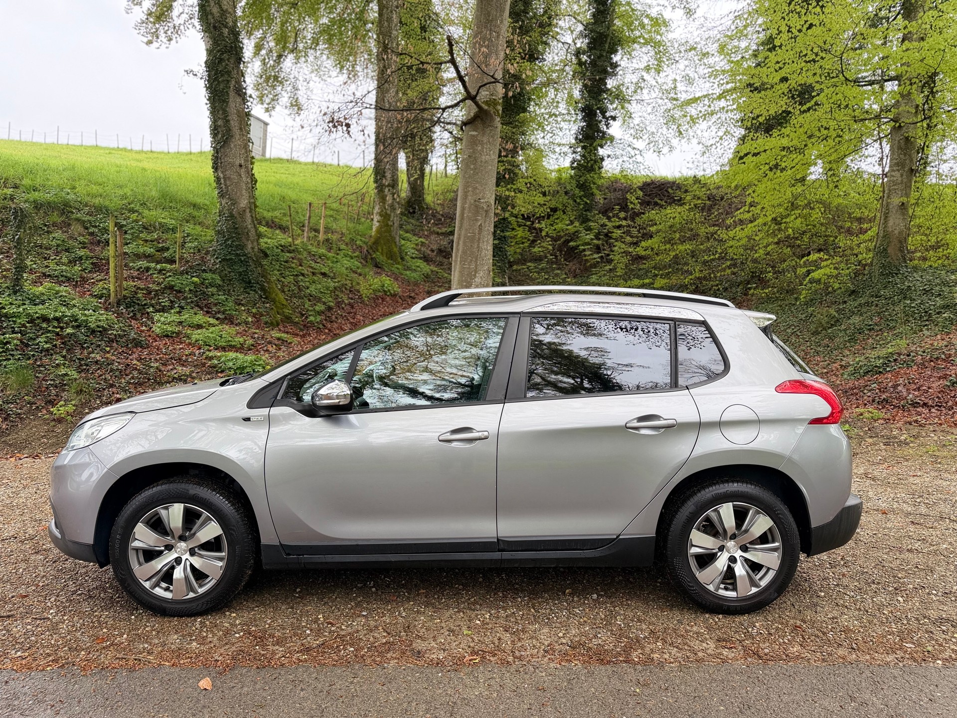 PEUGEOT 2008 1.2 PureTech Style-image-1