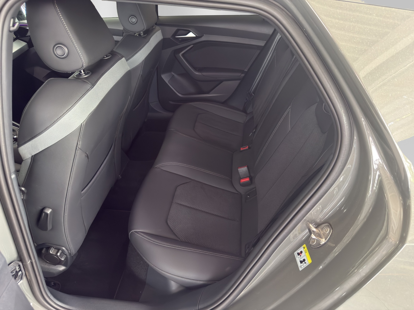 AUDI A1 Sportback 40 TFSI S Line S-tronic, chronosgrau metallic-image-9