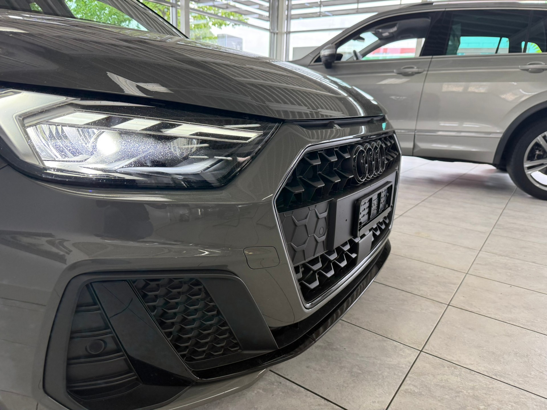 AUDI A1 Sportback 40 TFSI S Line S-tronic, chronosgrau metallic-image-29