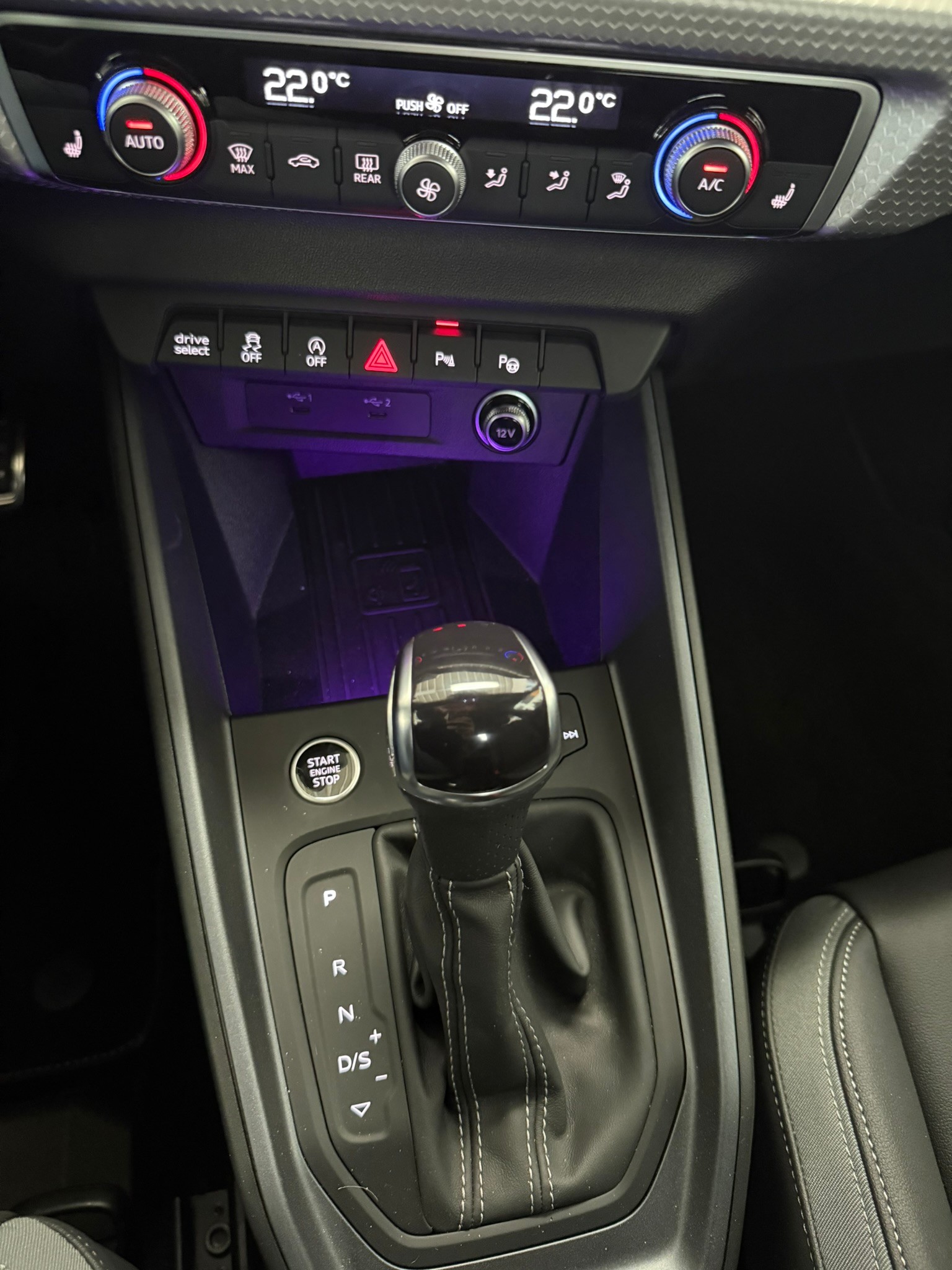 AUDI A1 Sportback 40 TFSI S Line S-tronic, chronosgrau metallic-image-15