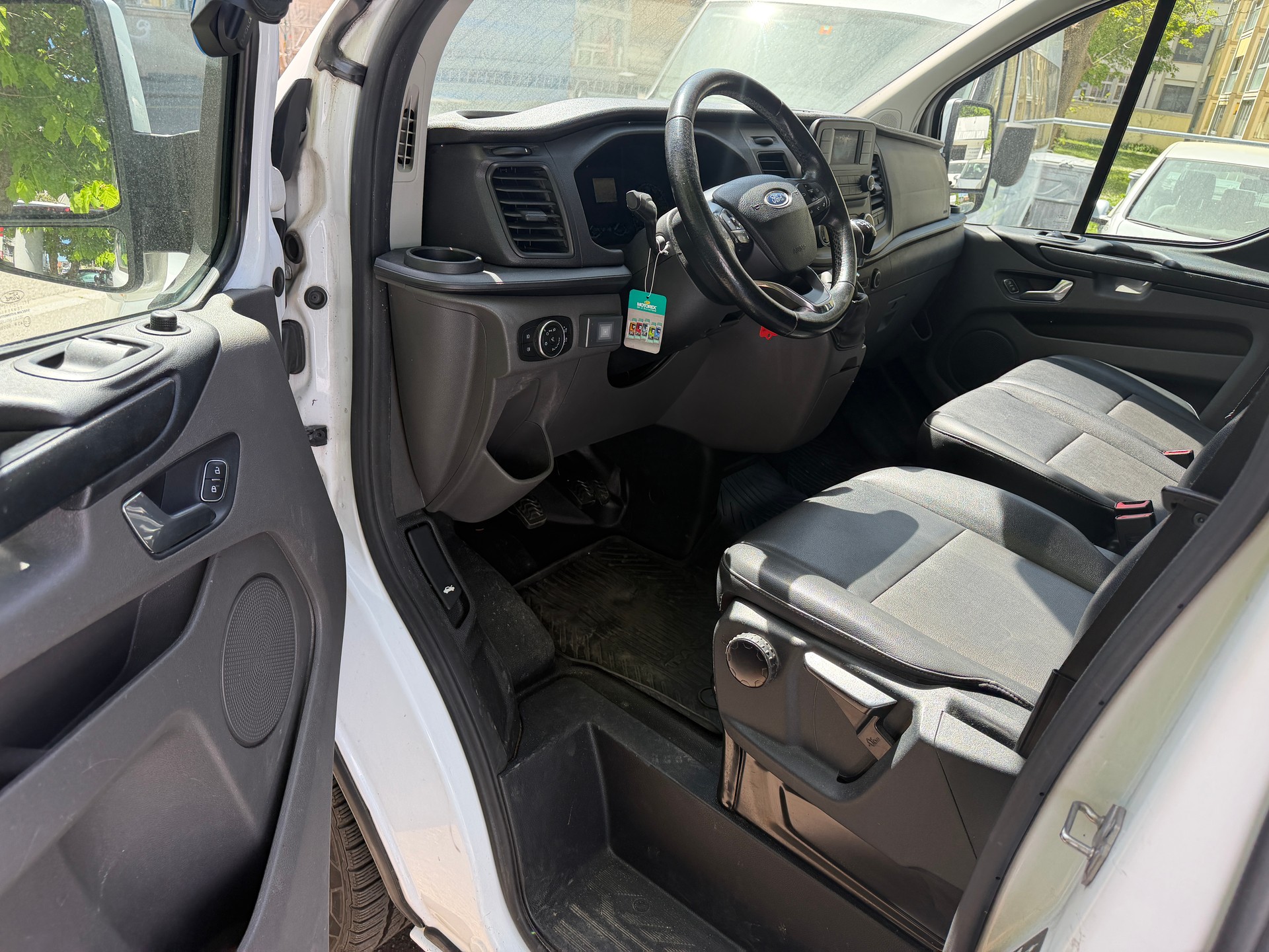 FORD Transit Custom Van 340 L2H1 Limited-image-9