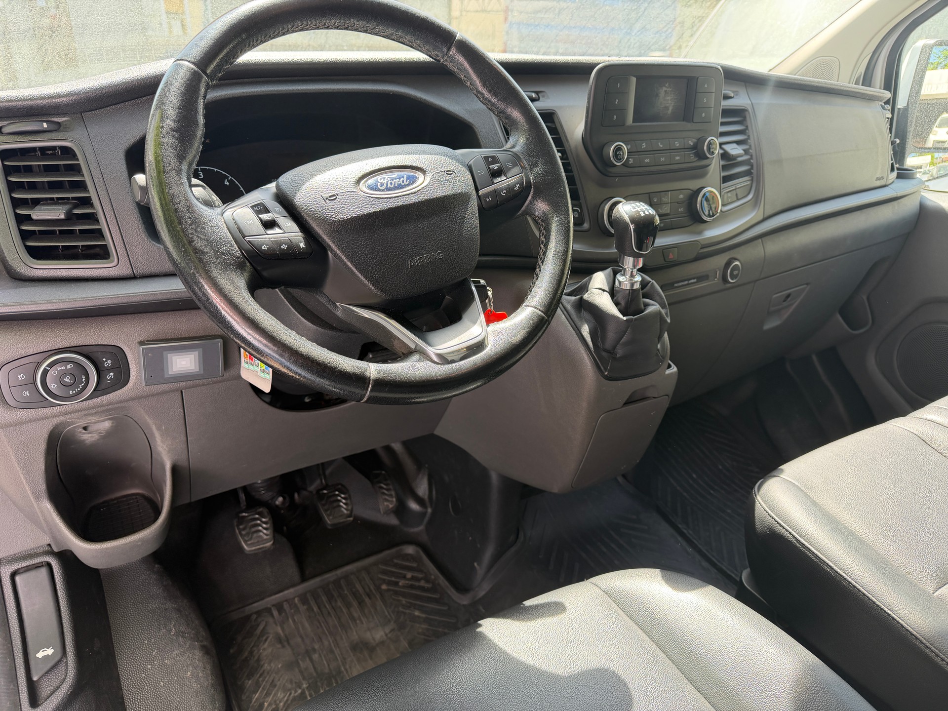 FORD Transit Custom Van 340 L2H1 Limited-image-10