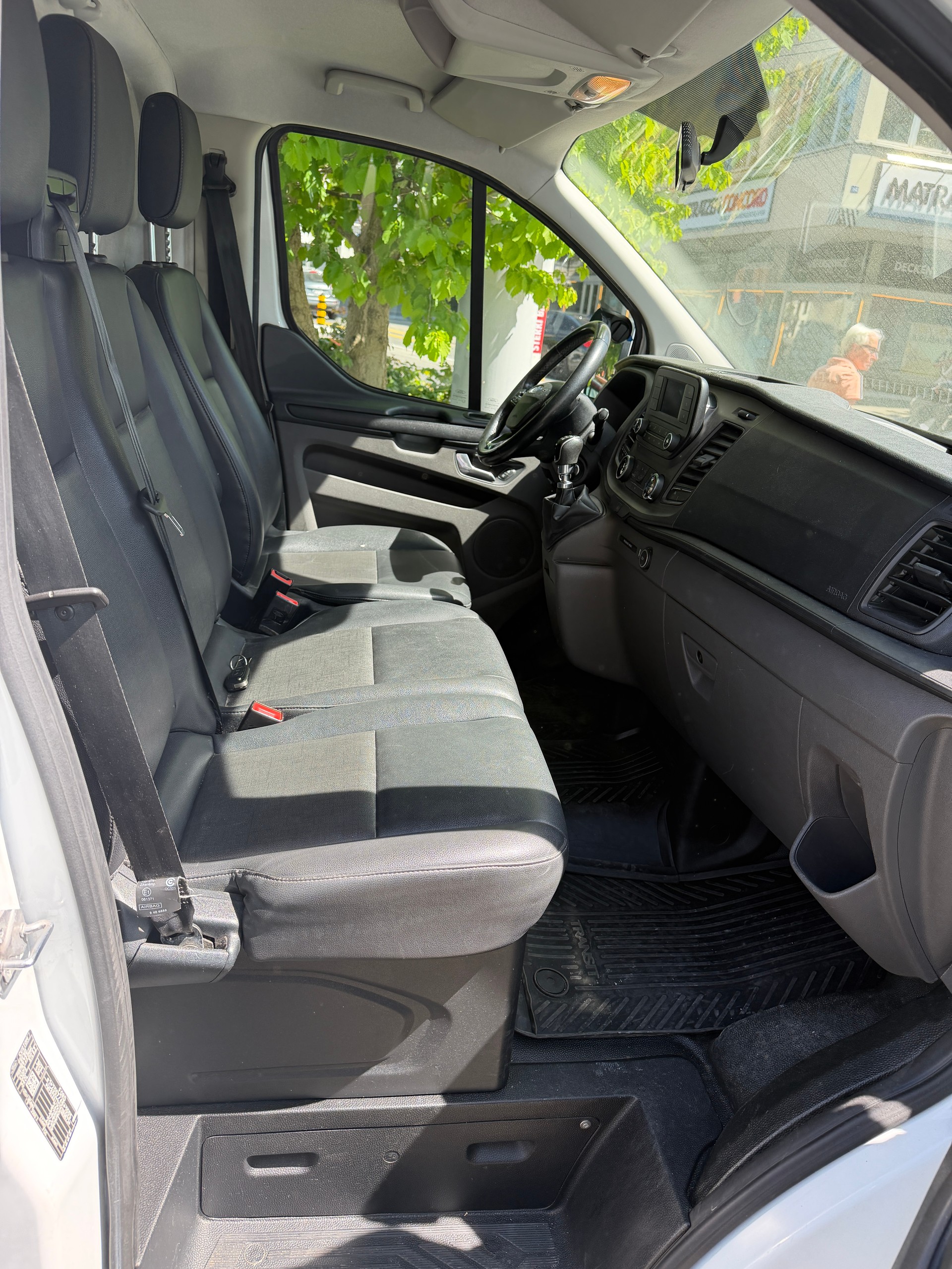 FORD Transit Custom Van 340 L2H1 Limited-image-8