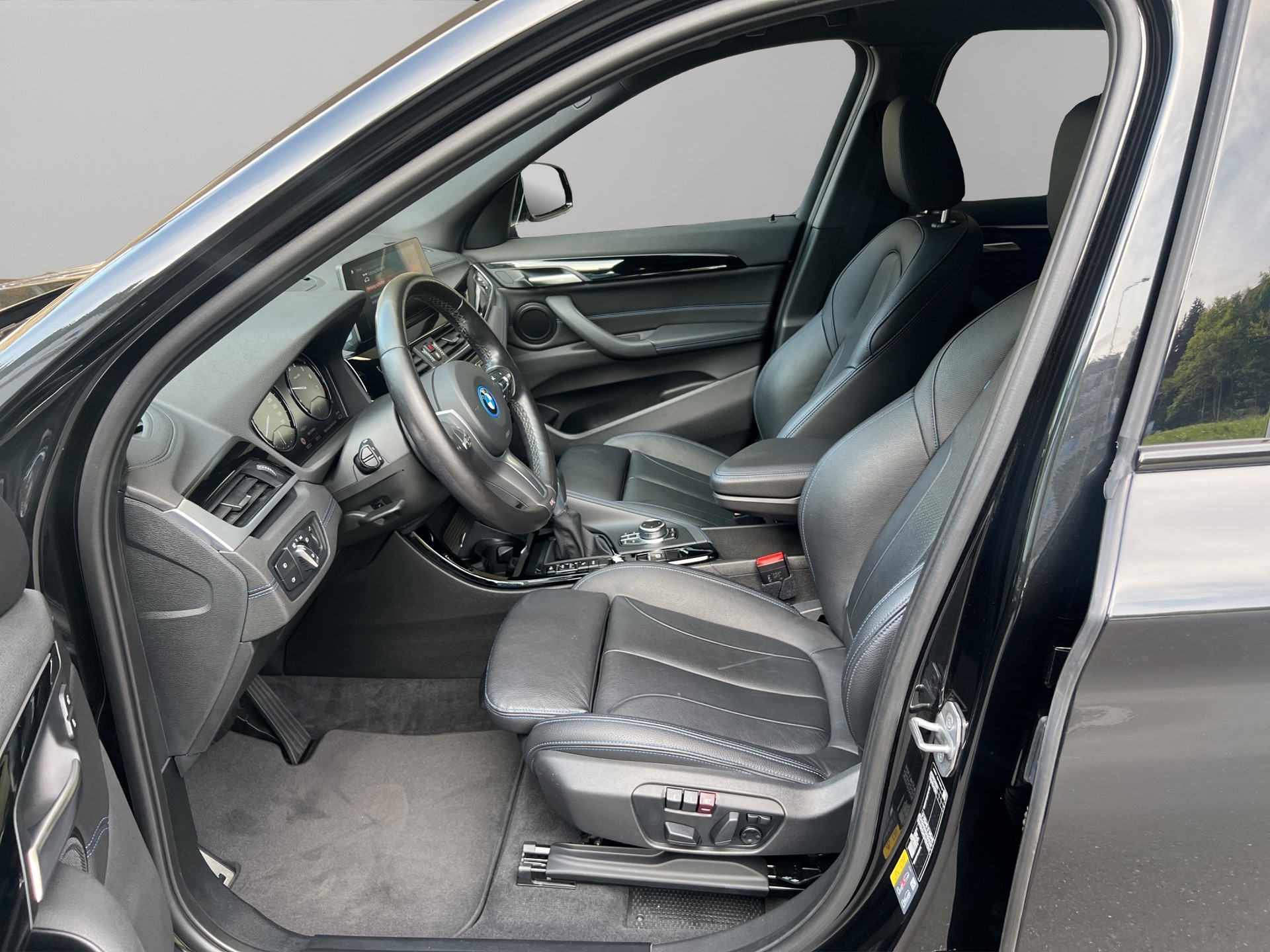 BMW X1 xDrive 25e M Sport Steptronic-image-11