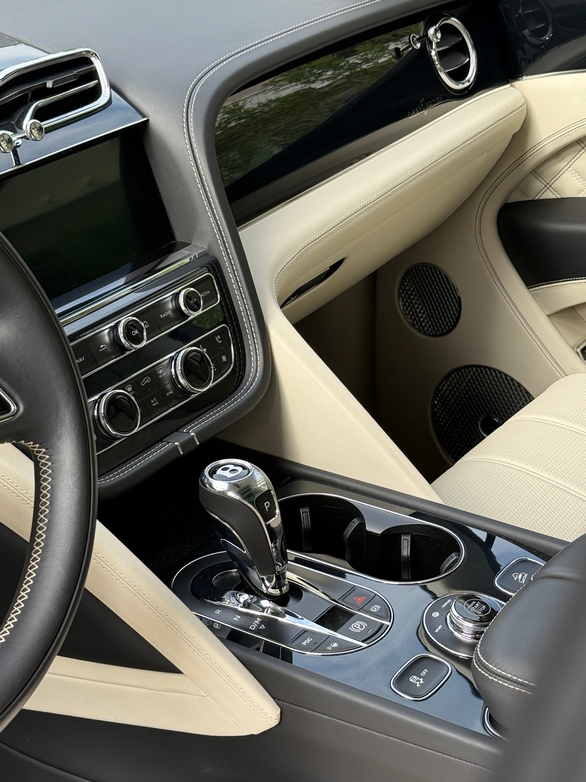 BENTLEY Bentayga V8 First Edition-image-11