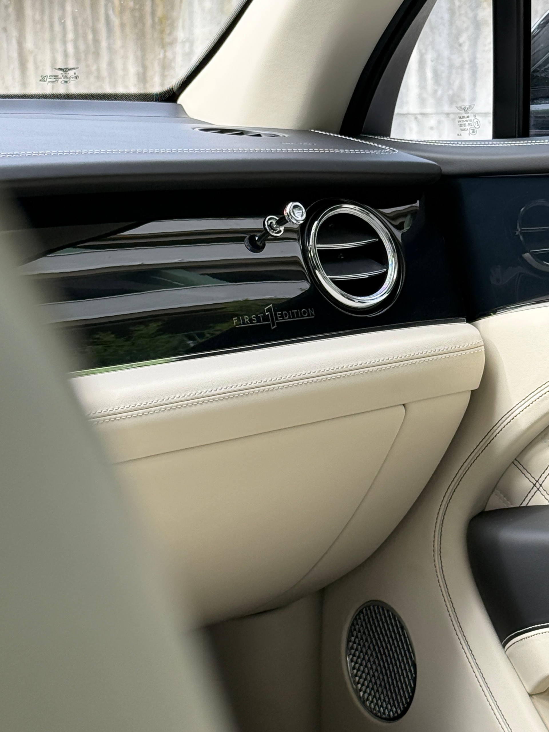BENTLEY Bentayga V8 First Edition-image-13