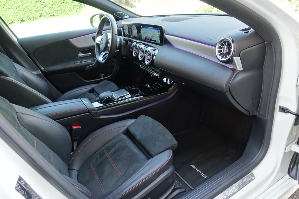 MERCEDES-BENZ A 250 e AMG Line 8G-DCT-image-15