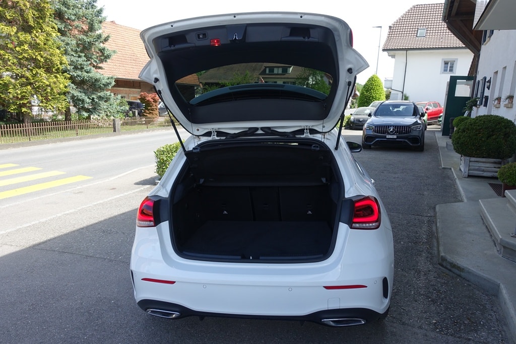 MERCEDES-BENZ A 250 e AMG Line 8G-DCT-image-12