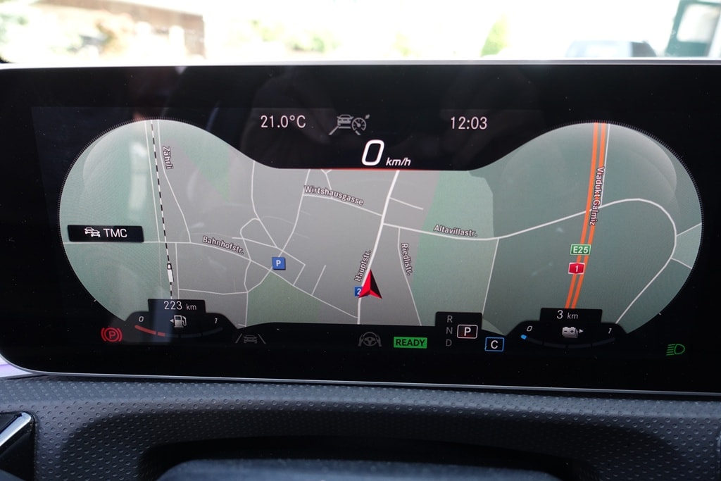 MERCEDES-BENZ A 250 e AMG Line 8G-DCT-image-9