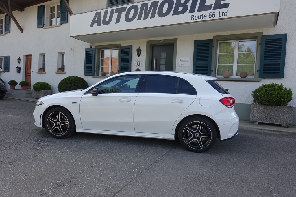 MERCEDES-BENZ A 250 e AMG Line 8G-DCT-image-4
