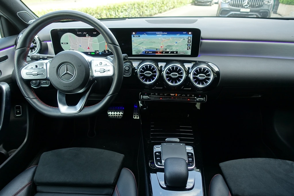 MERCEDES-BENZ A 250 e AMG Line 8G-DCT-image-8