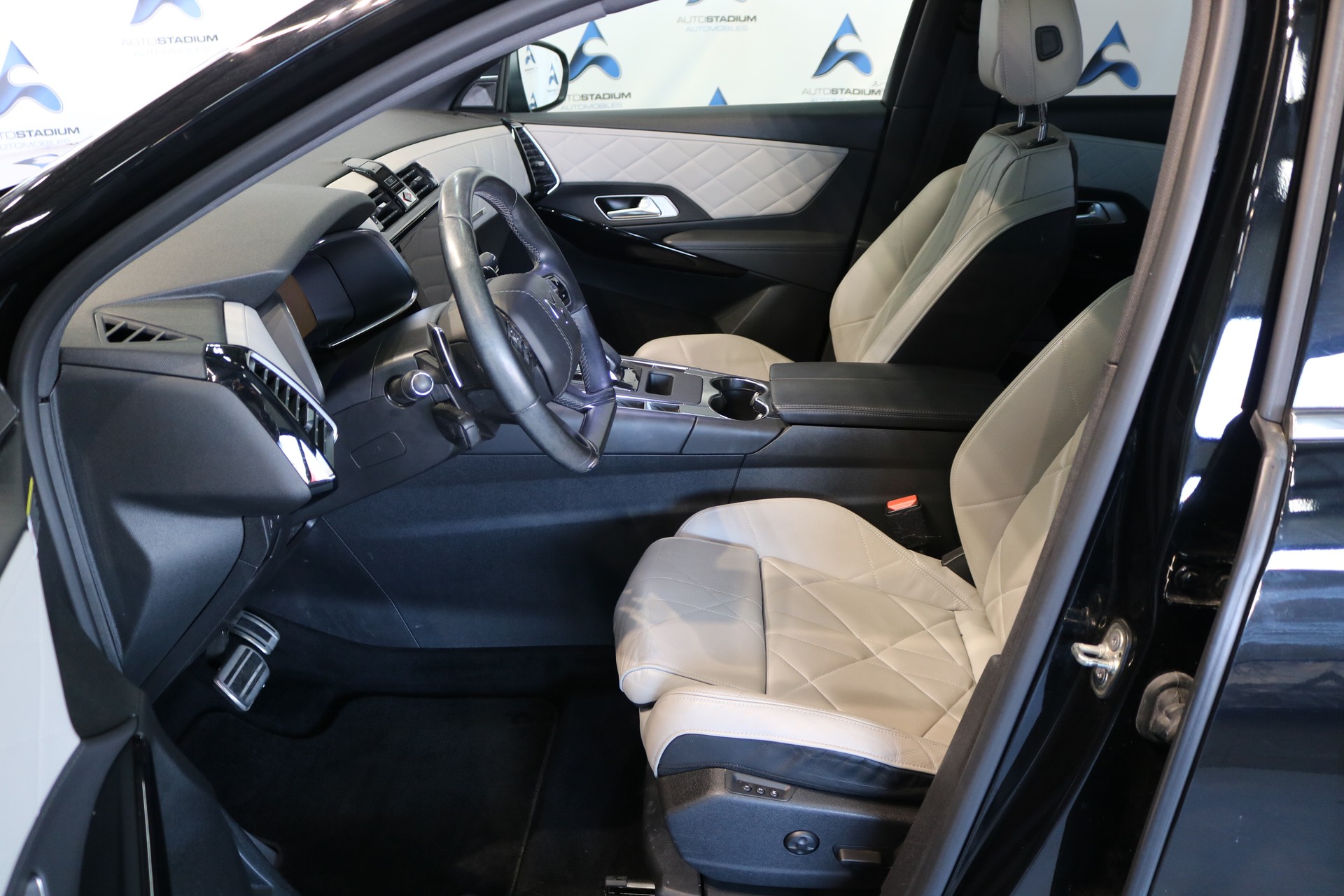 DS AUTOMOBILES DS 7 Crossback E-Tense 300 4x4 RIVOLI-showroom-element-3