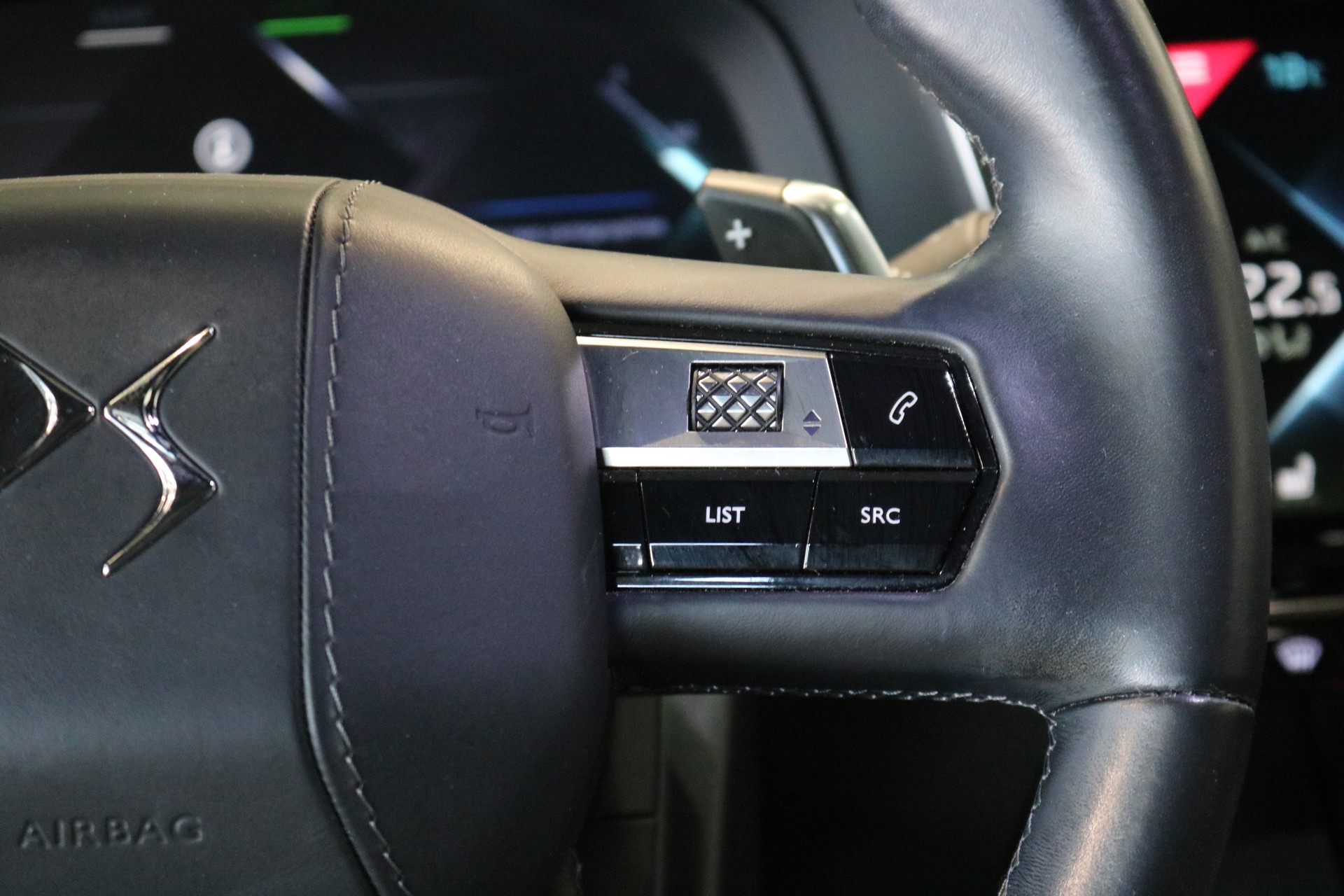 DS AUTOMOBILES DS 7 Crossback E-Tense 300 4x4 RIVOLI-image-42