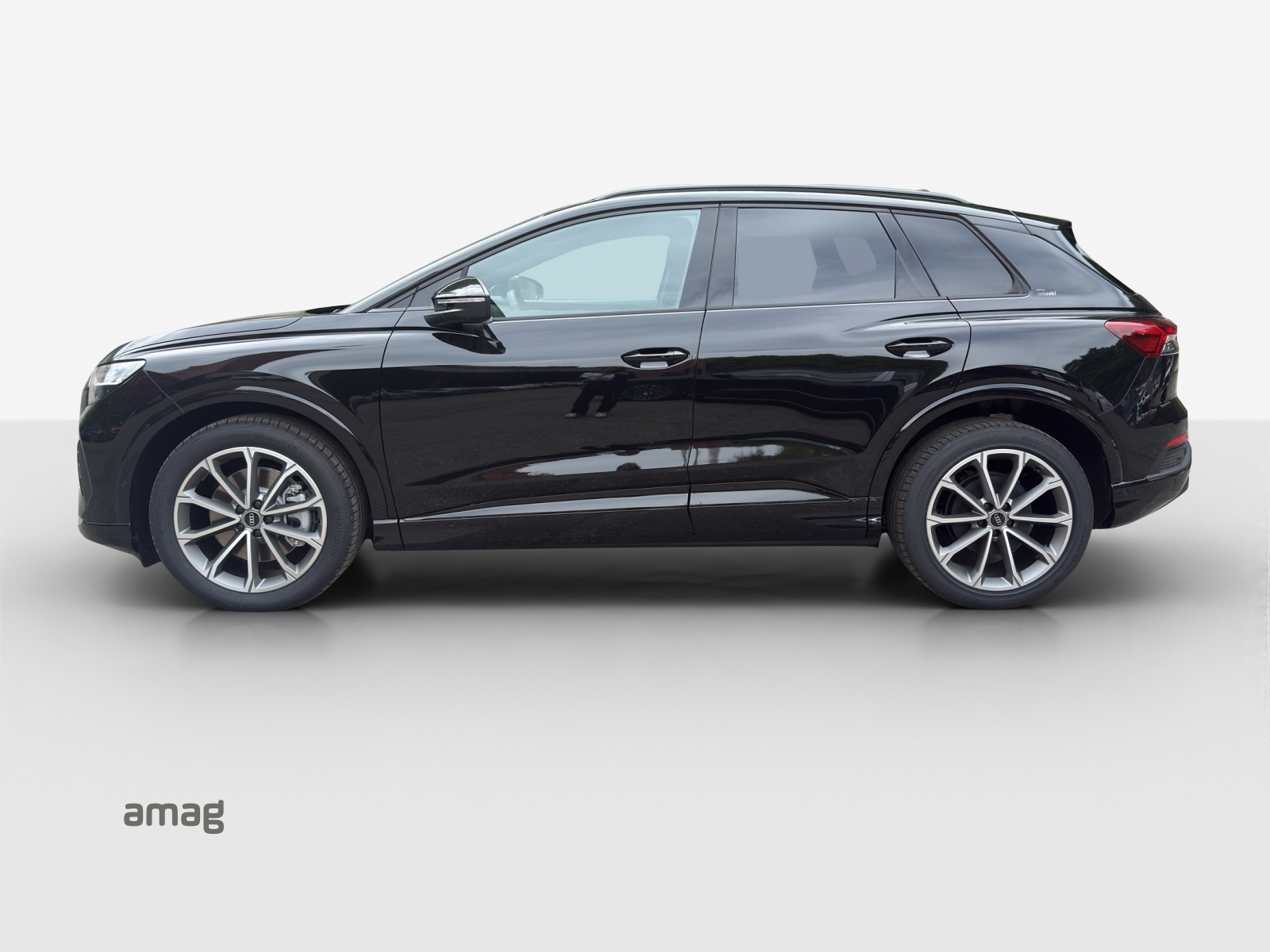 AUDI Q4 e-tron 45 Edition Swiss Ski quattro-image-1