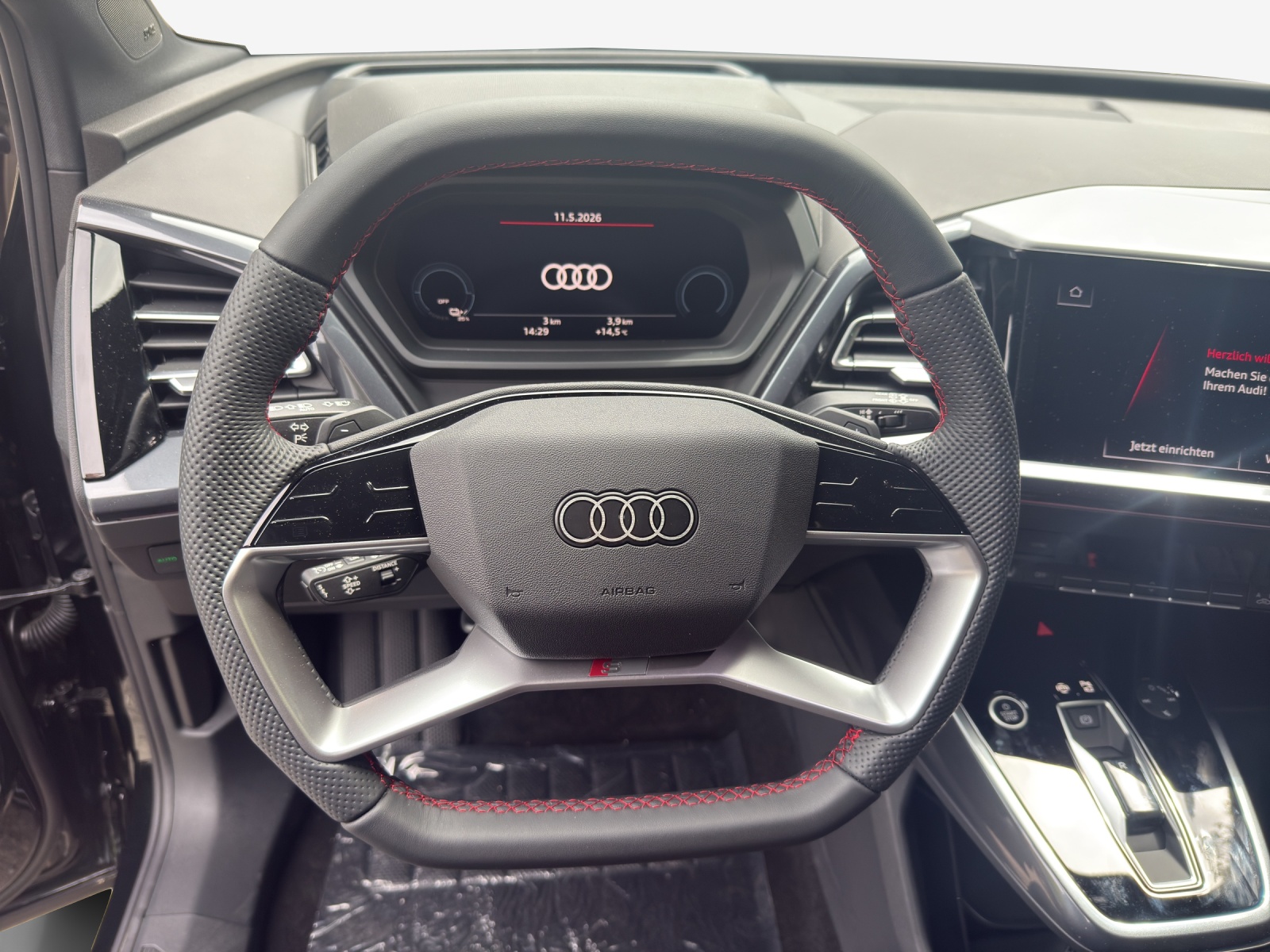 AUDI Q4 e-tron 45 Edition Swiss Ski quattro-image-9