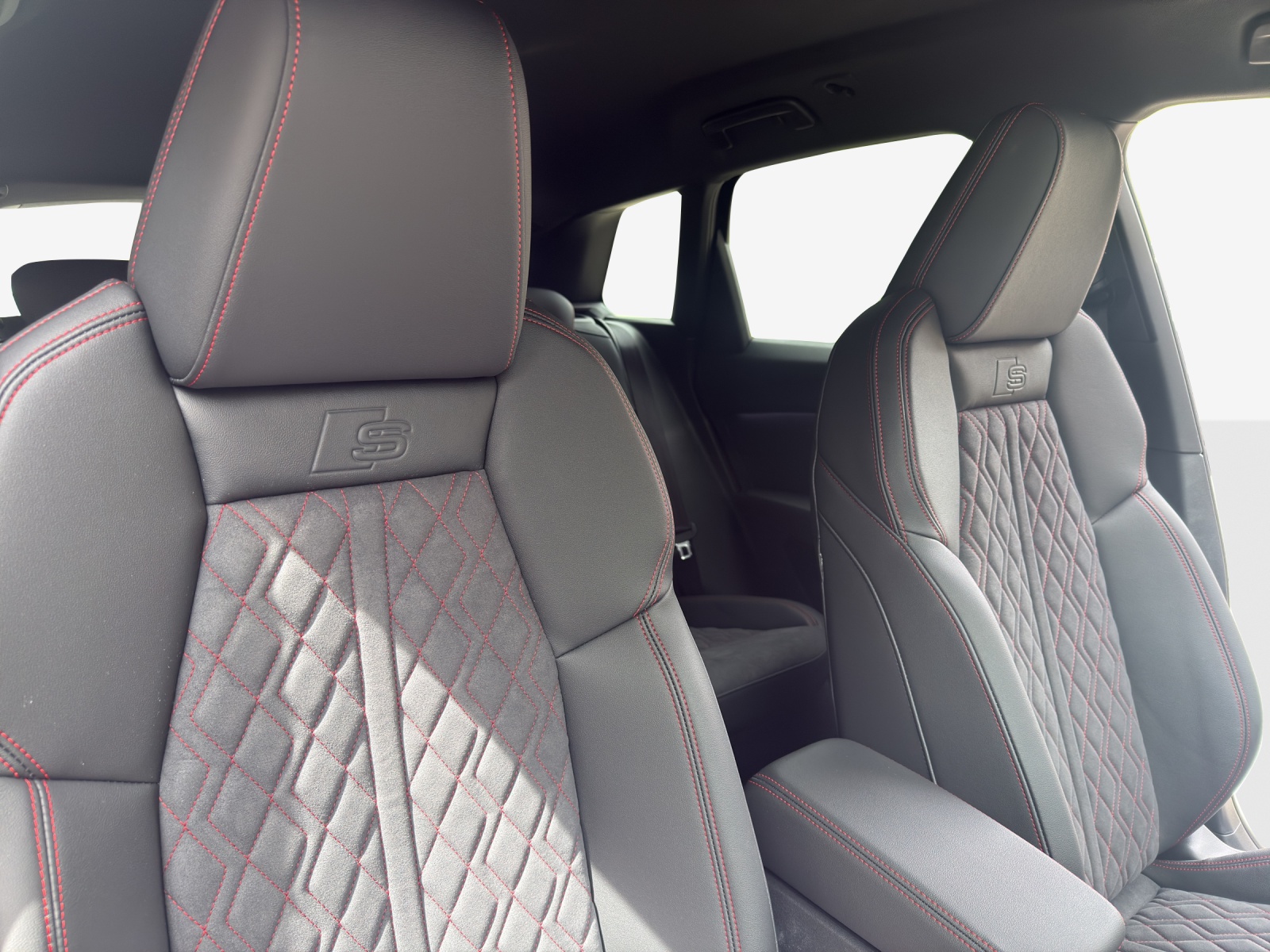 AUDI Q4 e-tron 45 Edition Swiss Ski quattro-image-14