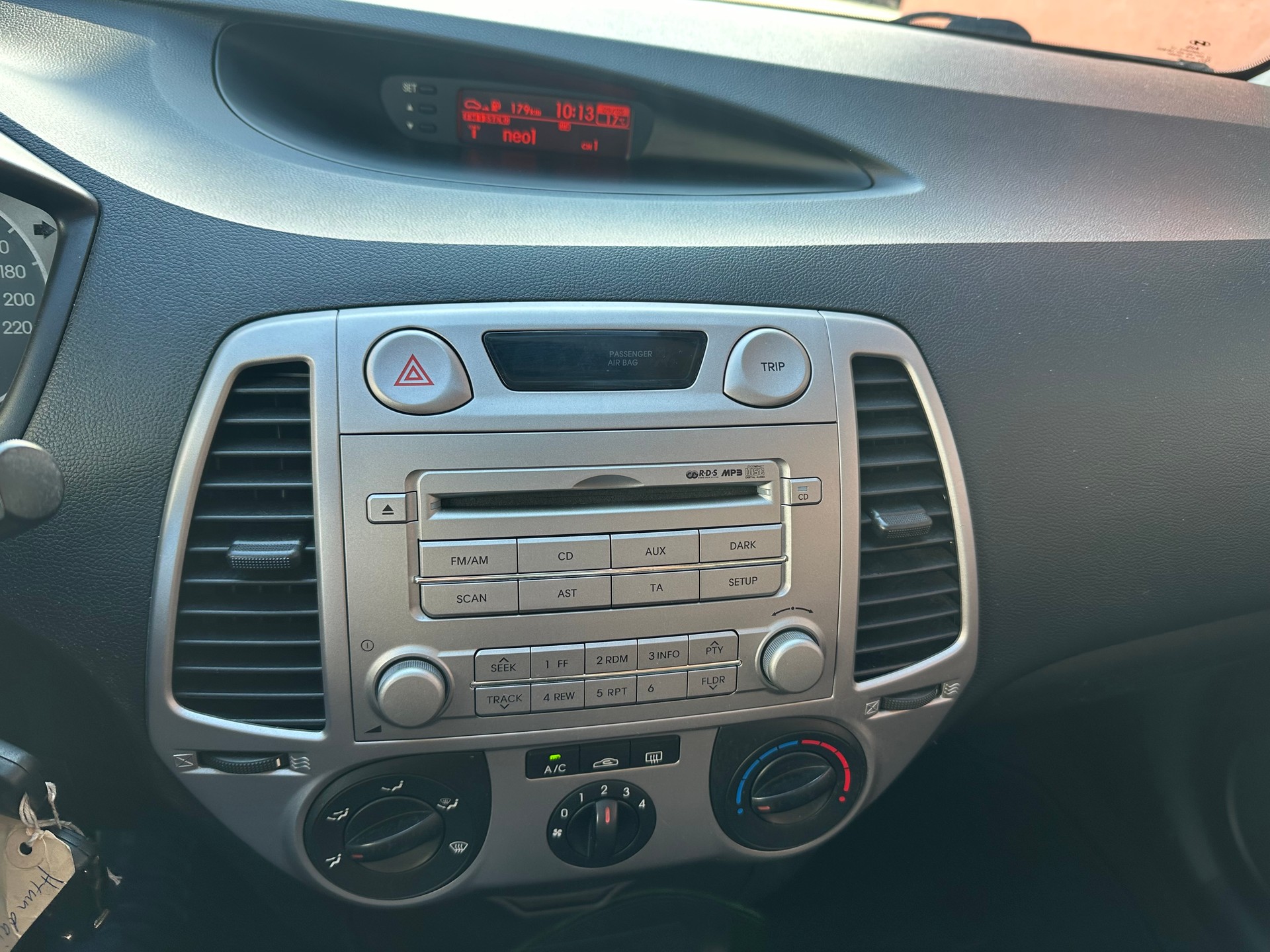 HYUNDAI i20 1.4 Style-image-7