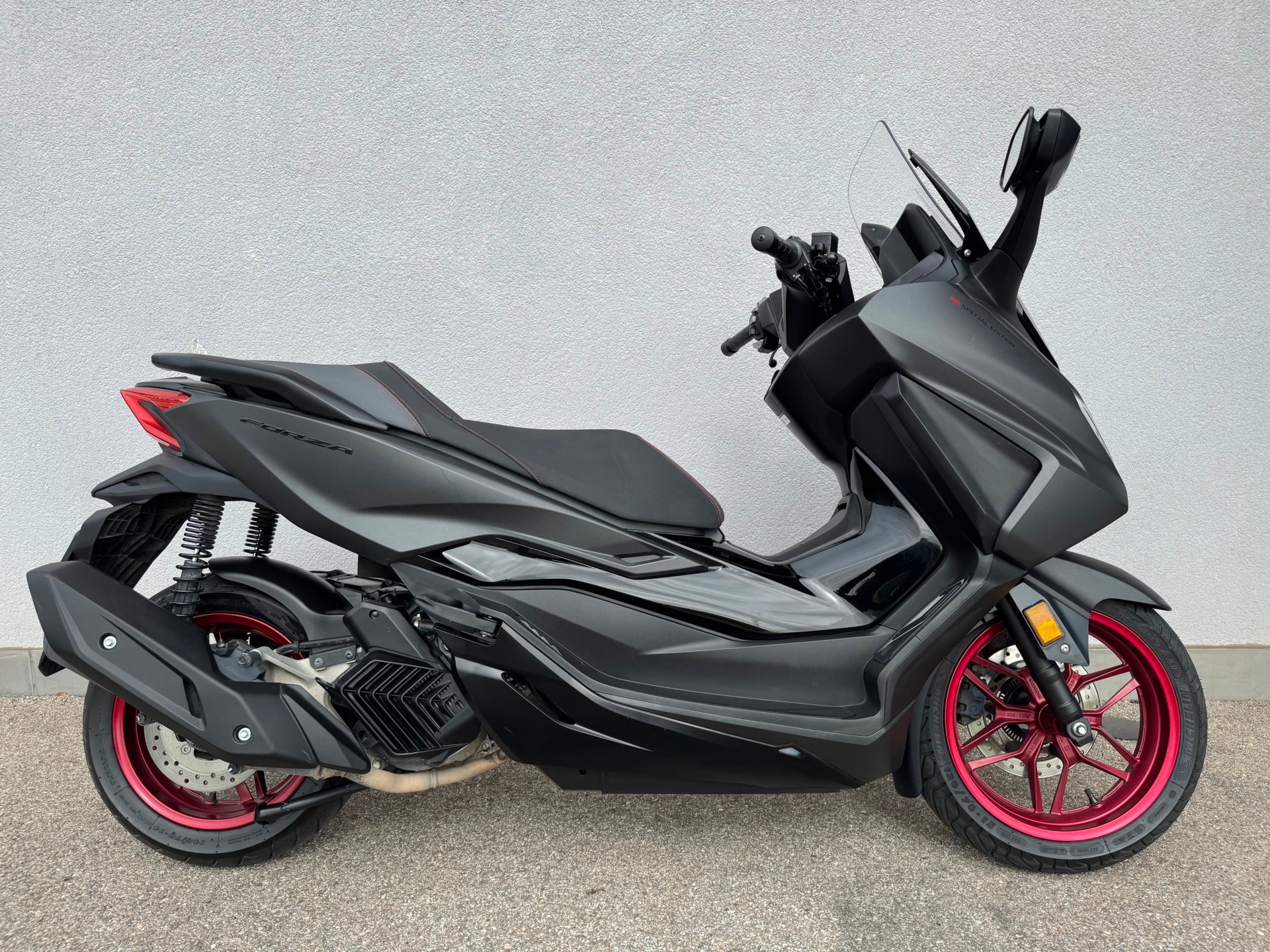 HONDA Nss 125 Forza Special Edition-showroom-element-2