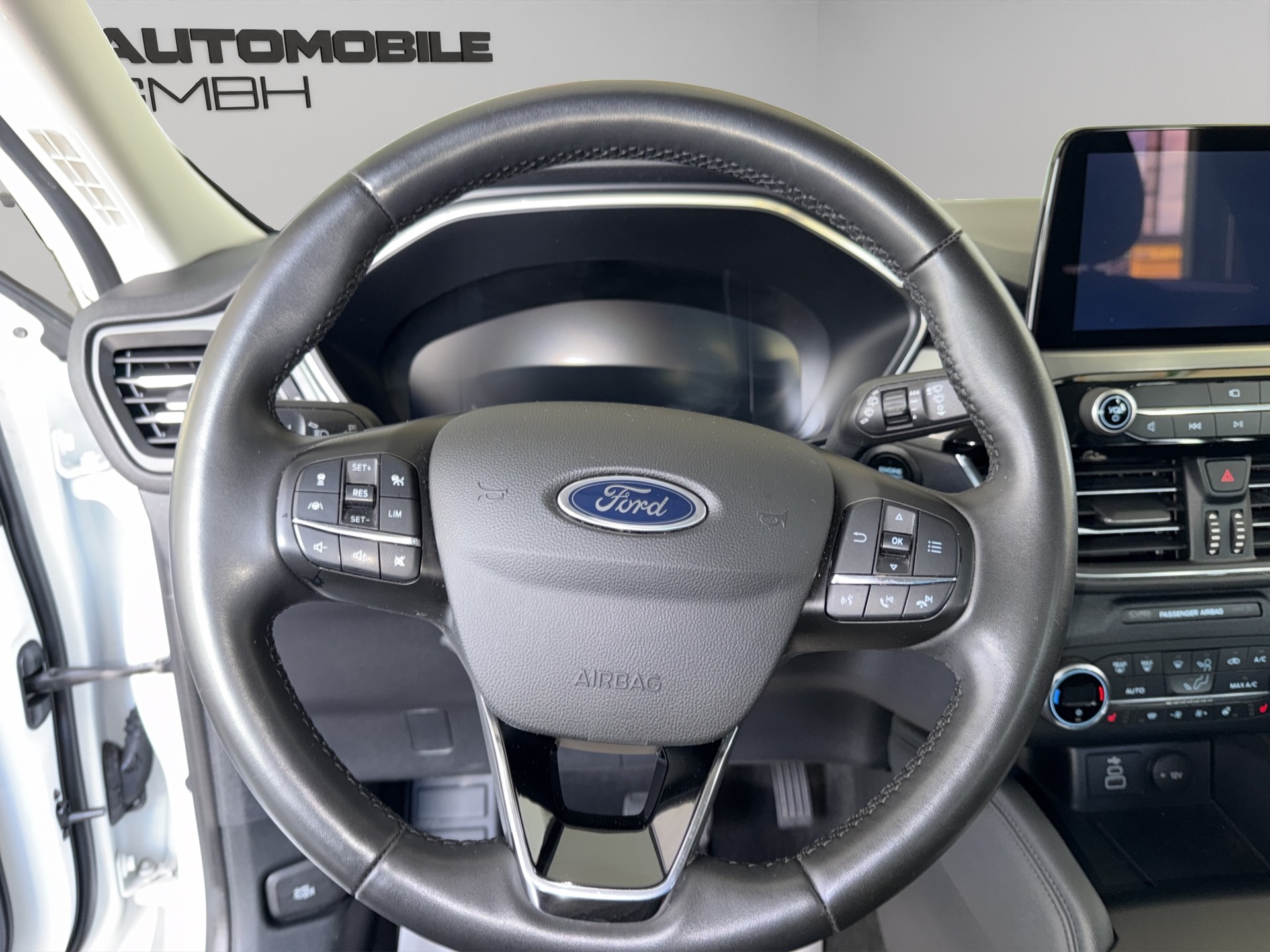 FORD Kuga 2.0 TDCi EcoBlue Titanium 4WD-image-9