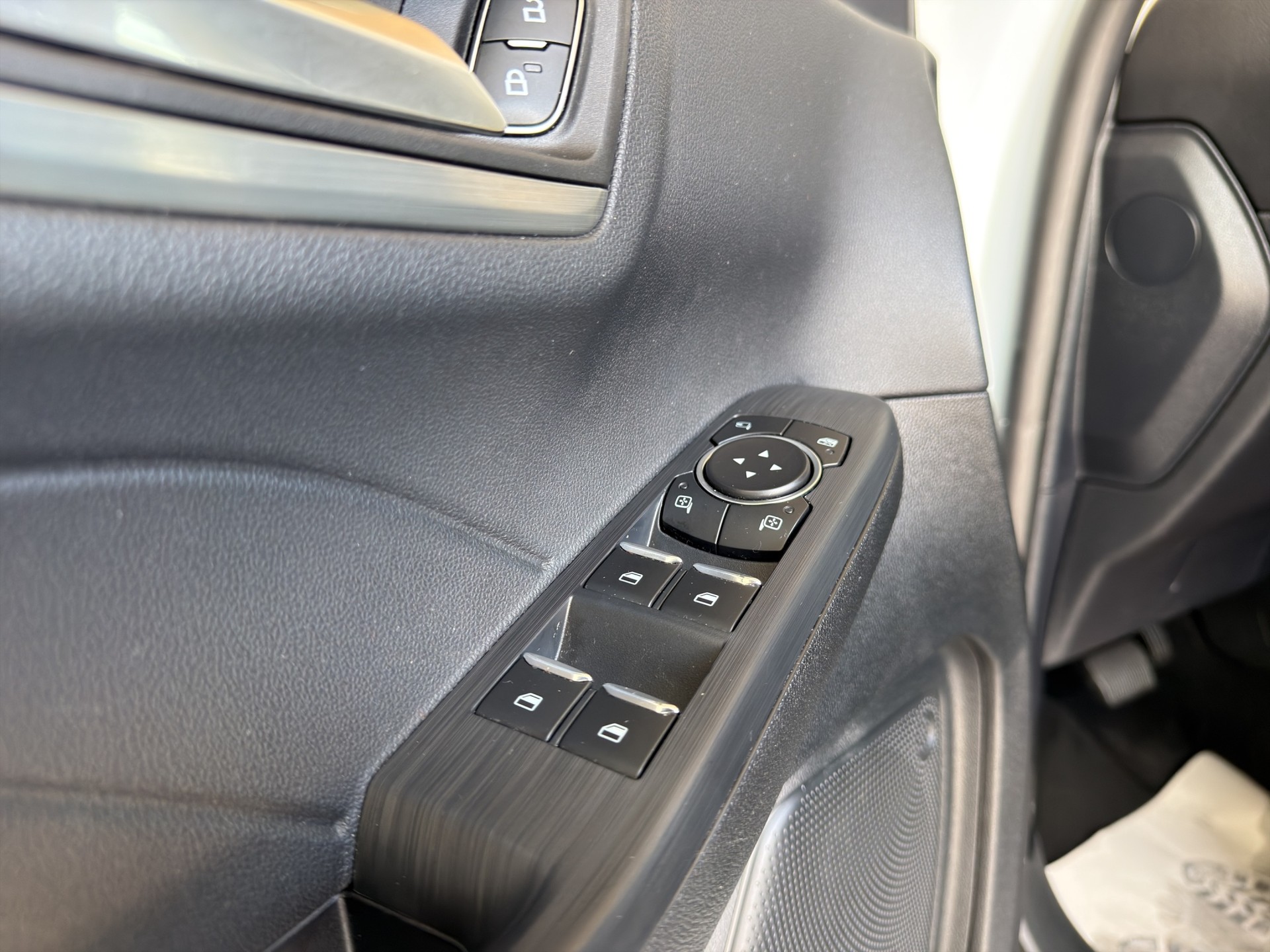 FORD Kuga 2.0 TDCi EcoBlue Titanium 4WD-image-13