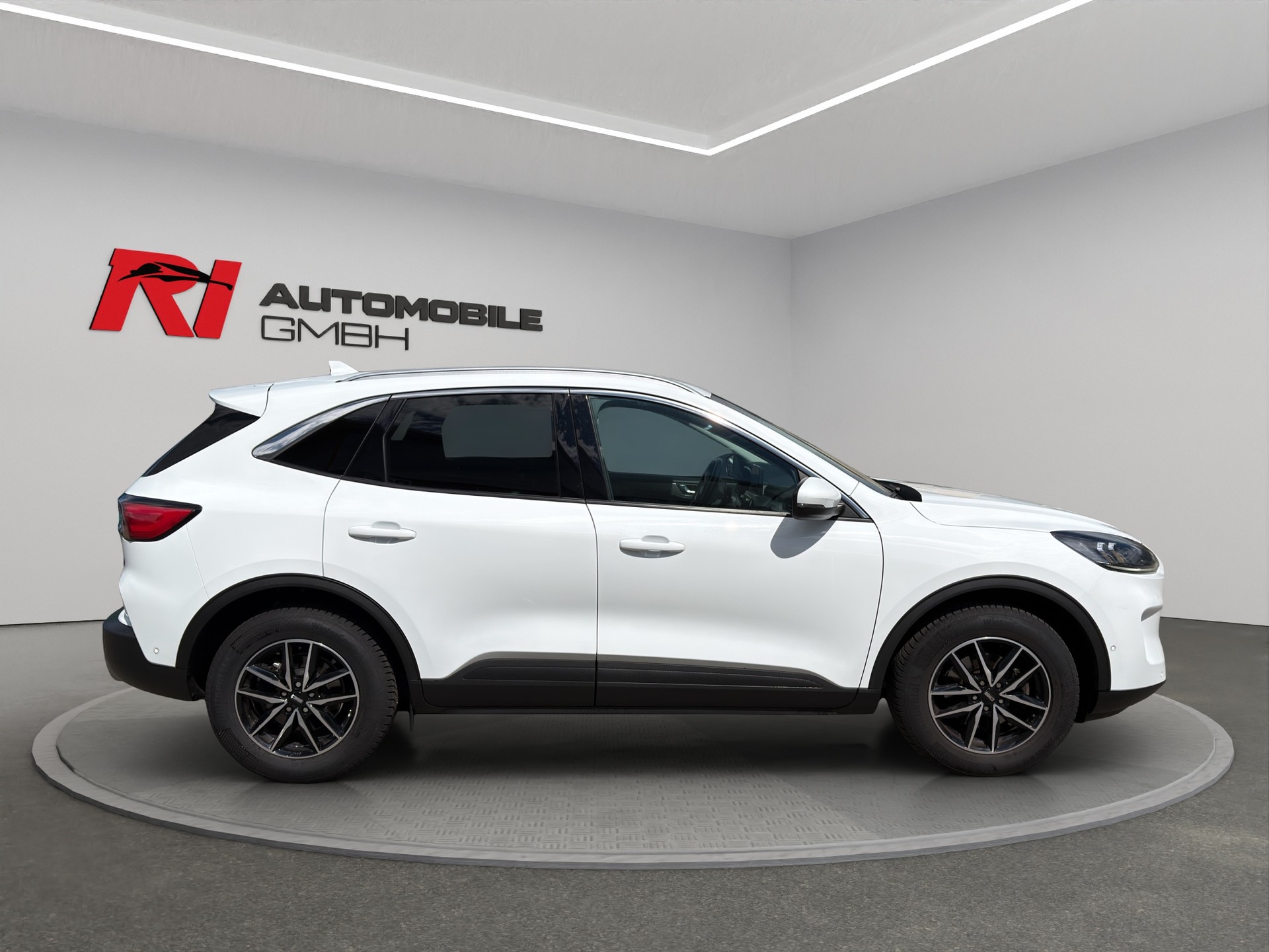 FORD Kuga 2.0 TDCi EcoBlue Titanium 4WD-showroom-element-3