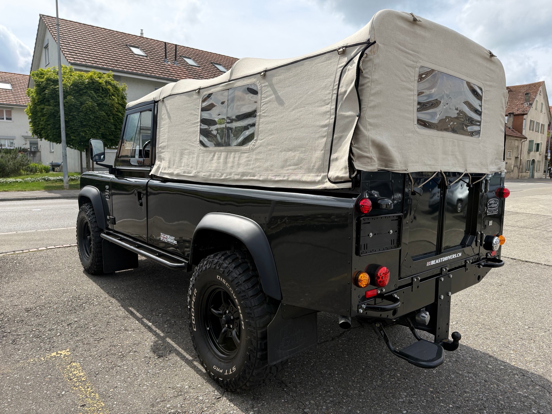 LAND ROVER Defender 110 3.5 V8-showroom-element-3