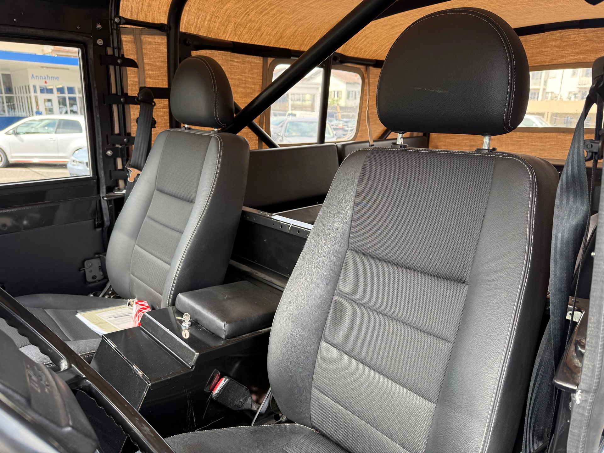 LAND ROVER Defender 110 3.5 V8-image-7