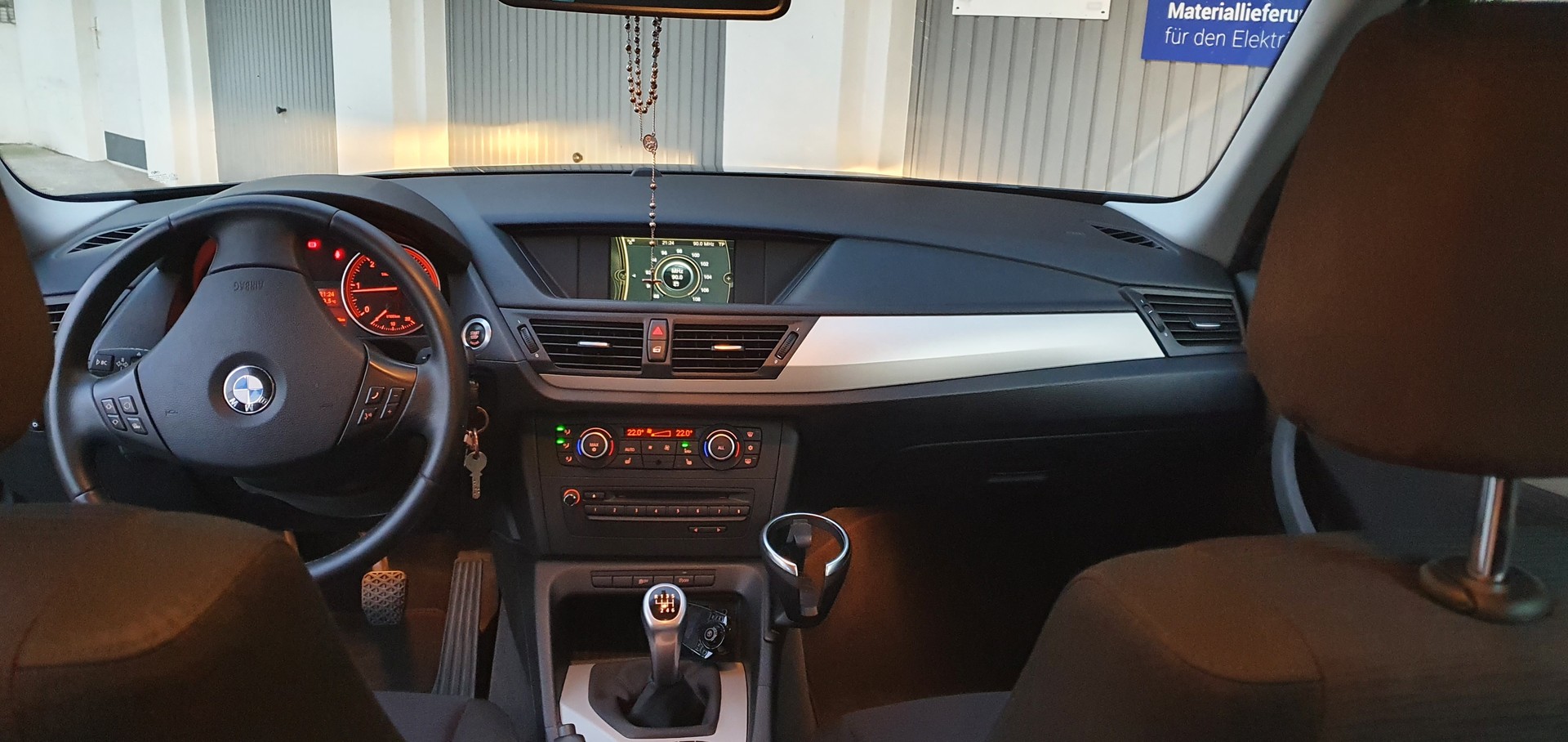 BMW 18d sDrive-image-5