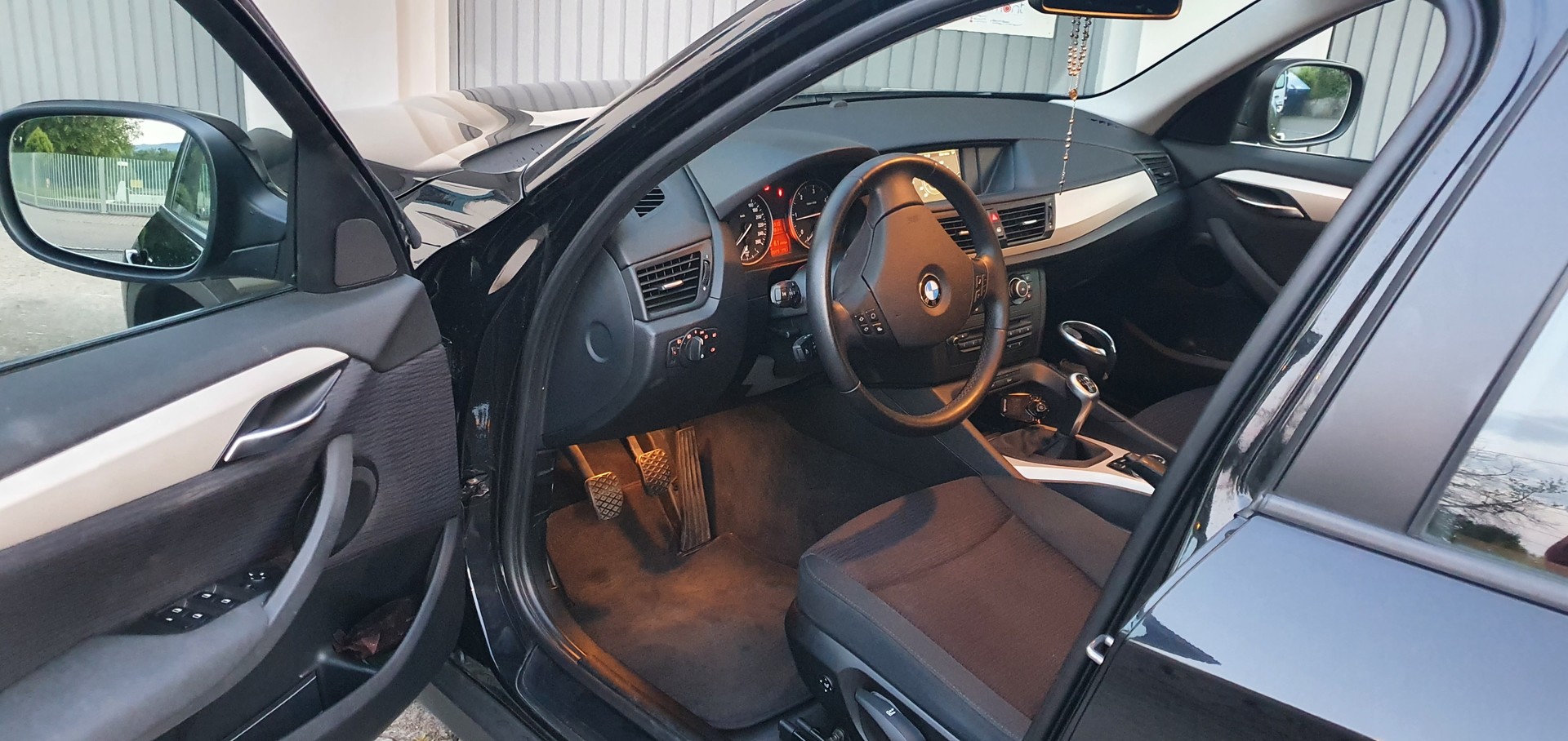 BMW 18d sDrive-image-1