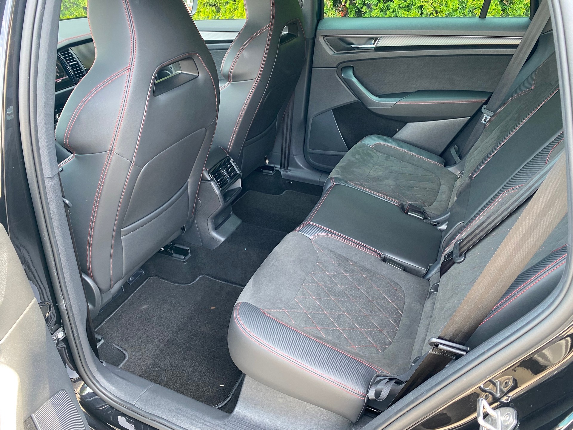 SKODA Kodiaq 2.0 TSI RS 245PS 4x4 DSG **Top-Ausstattung**-image-7