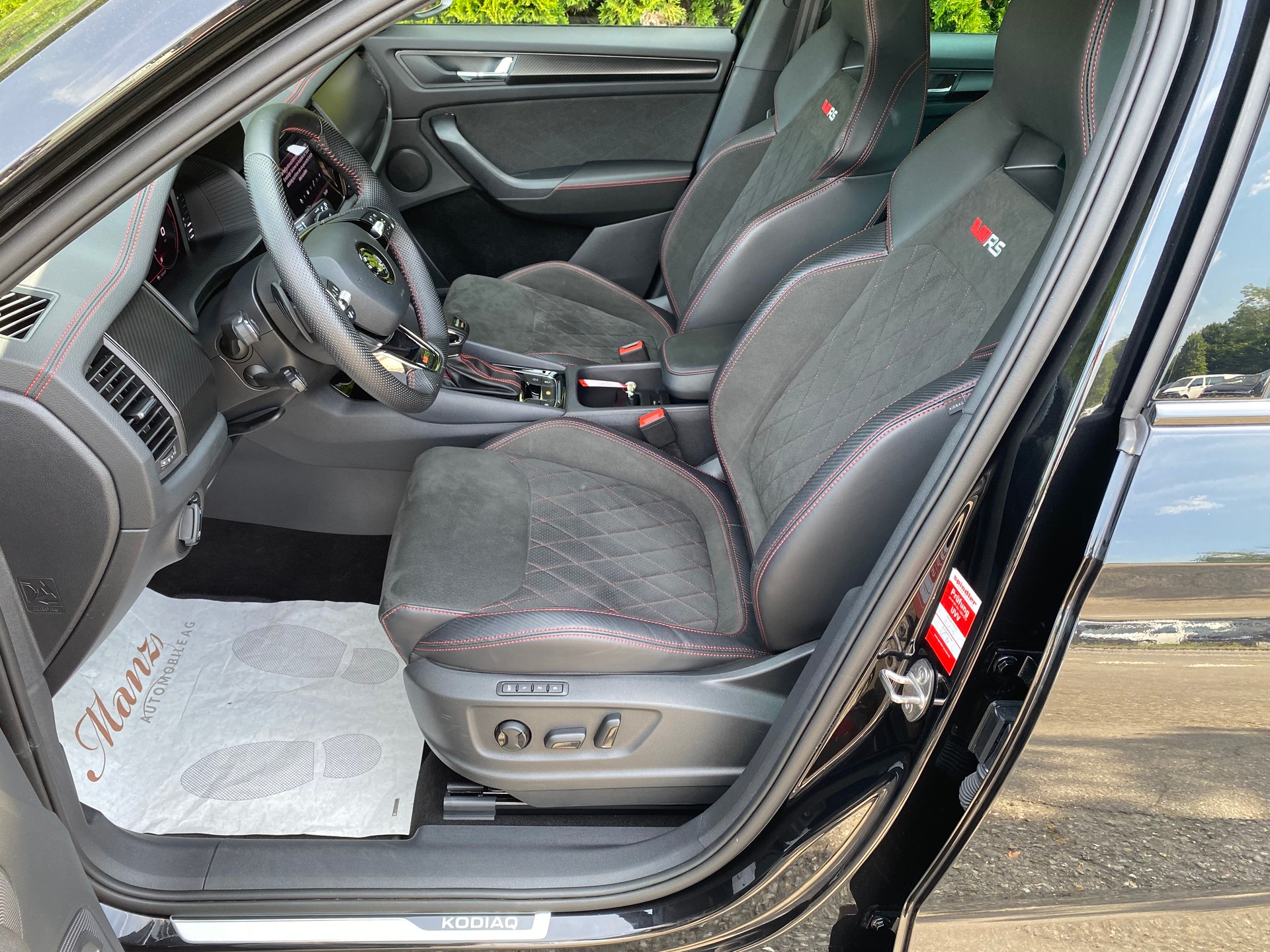 SKODA Kodiaq 2.0 TSI RS 245PS 4x4 DSG **Top-Ausstattung**-image-5
