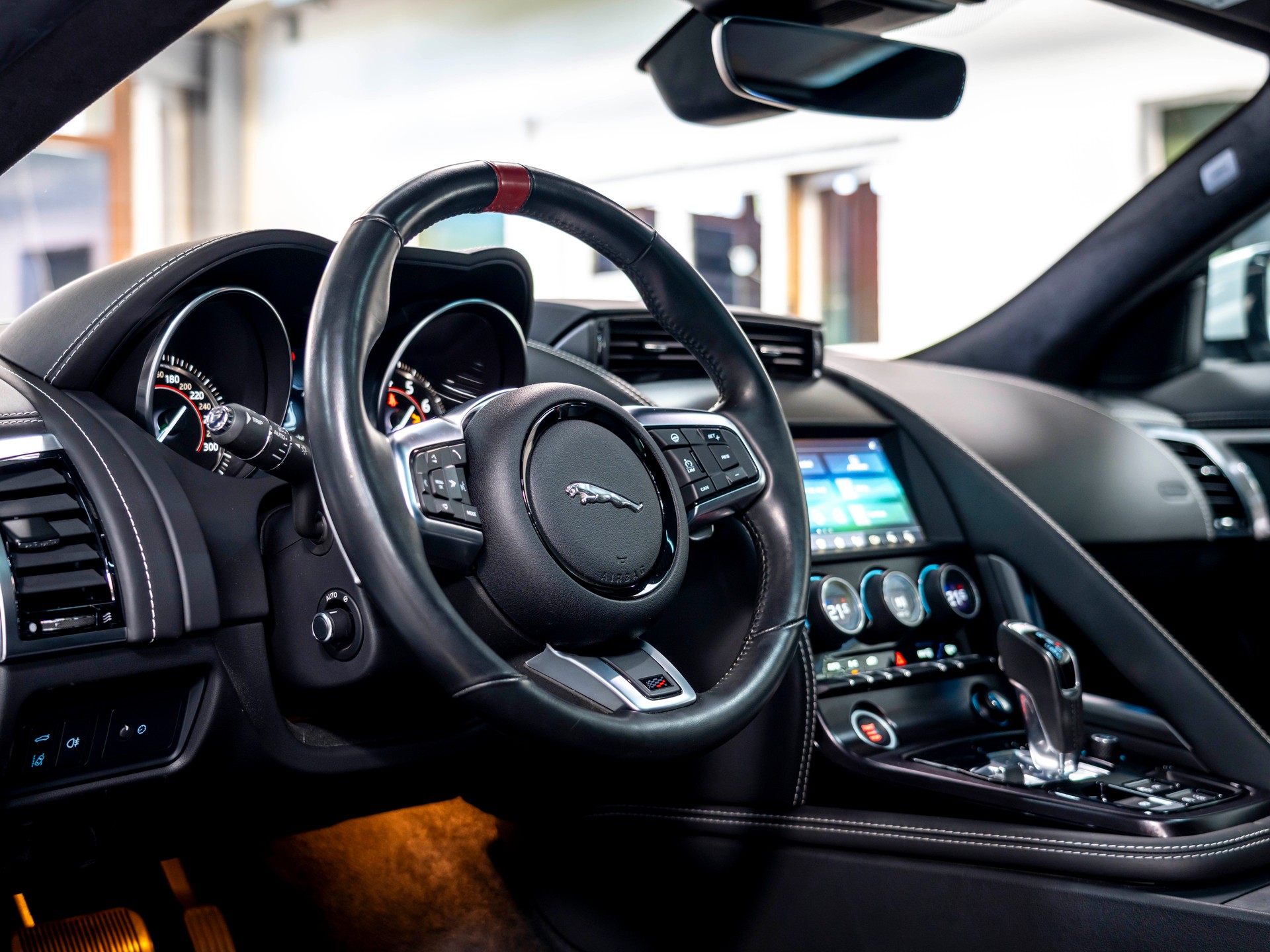JAGUAR F-Type Coupé 3.0 V6 S/C AWD Chequered Flag Automatik-image-12