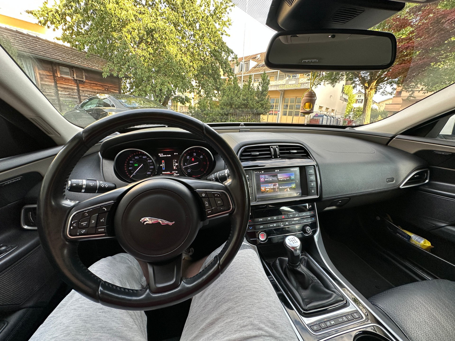 JAGUAR 2.0 D 180 Portfolio-image-7
