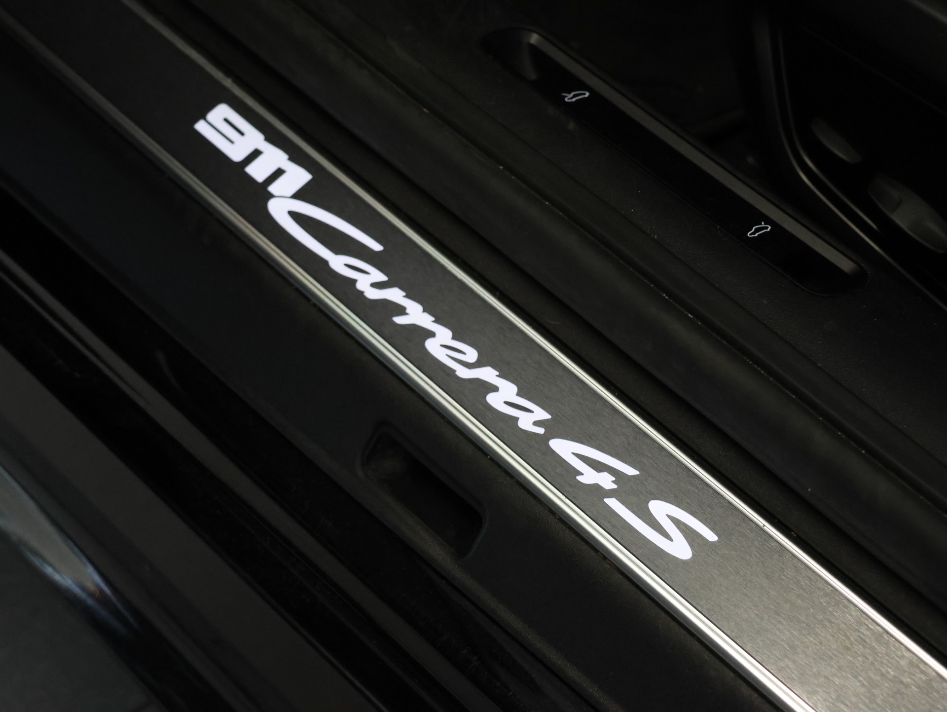 PORSCHE 911 Carrera 4S Cabriolet PDK *Sport Chrono* *Sportabgassanlage* *Leder Packet*-image-17