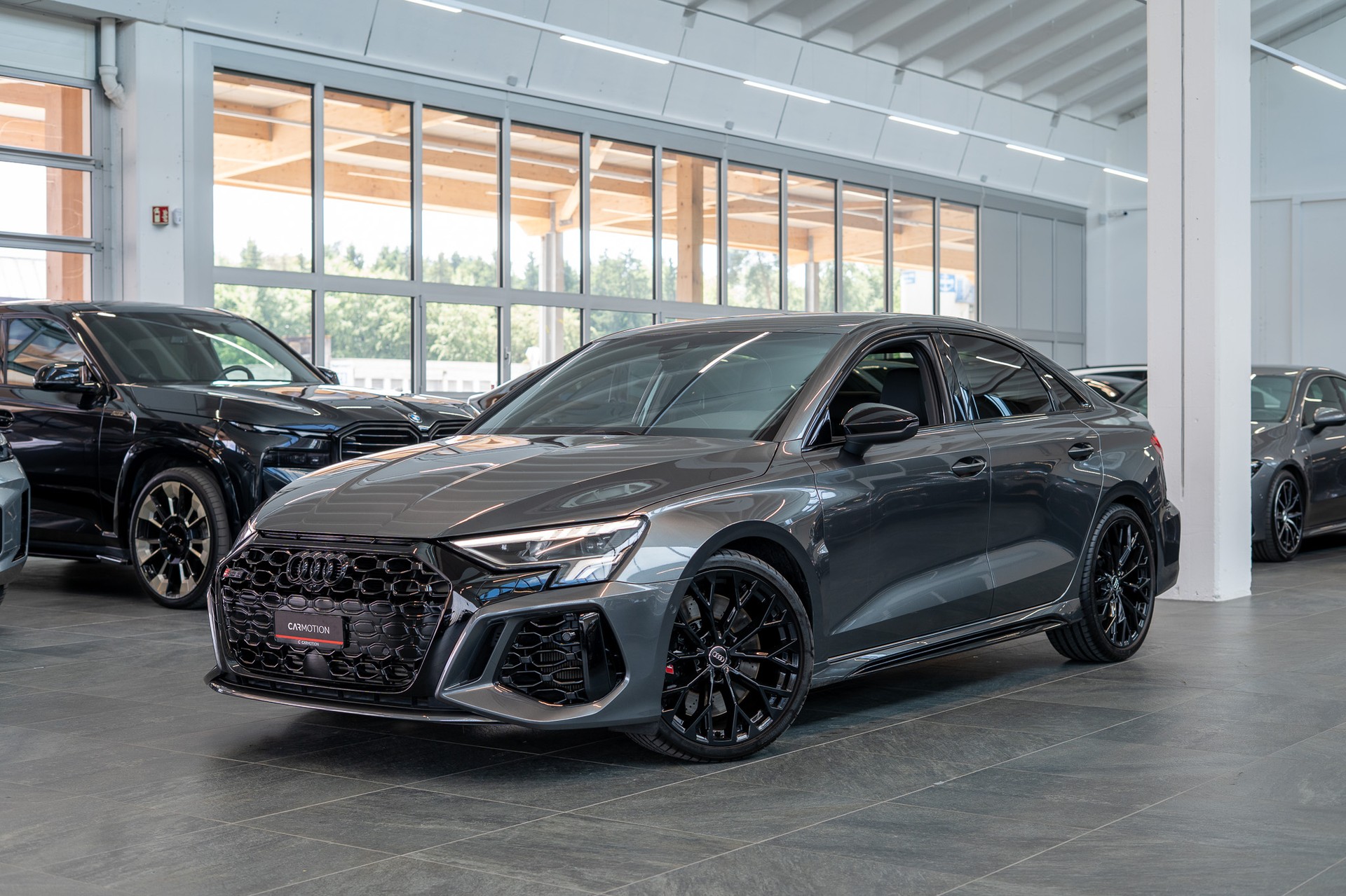 AUDI RS3 Limousine 2.5 TFSI quattro S-Tronic / Alcantara-Lenkrad / B&O / Performance Auspuff