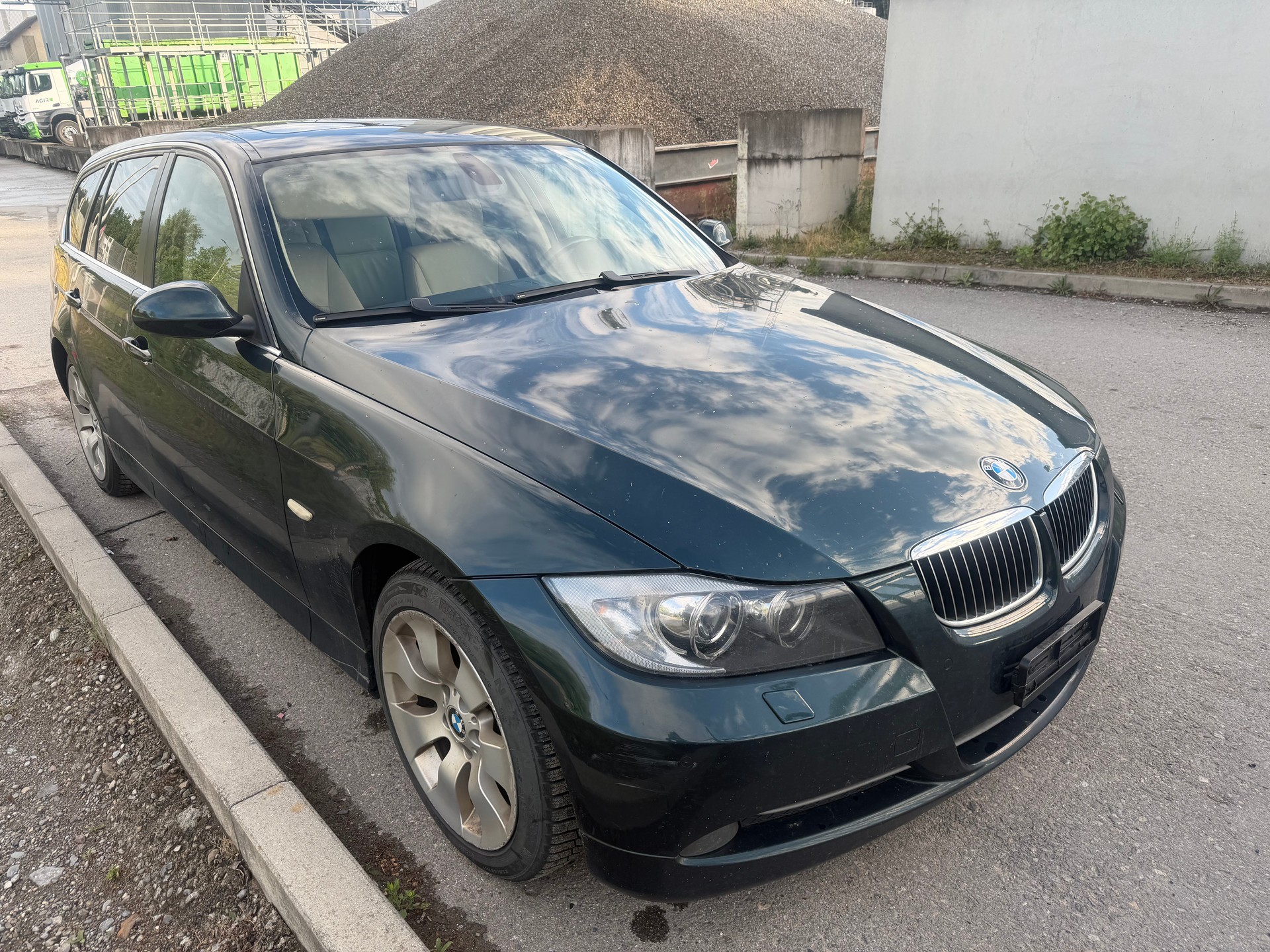 BMW 330xi Touring Steptronic-image-0
