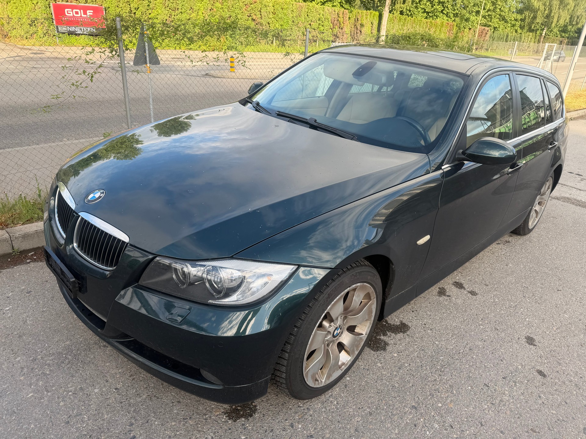 BMW 330xi Touring Steptronic-image-1