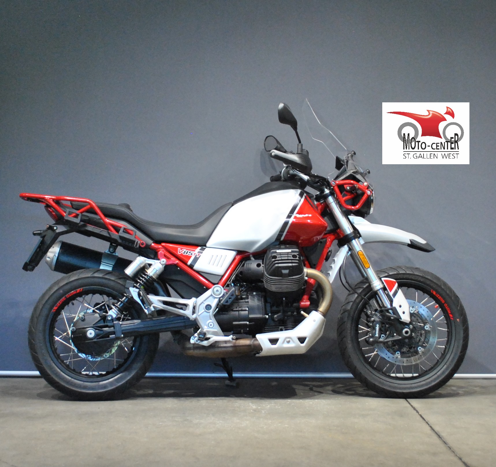 MOTO GUZZI V85 TT-showroom-element-1