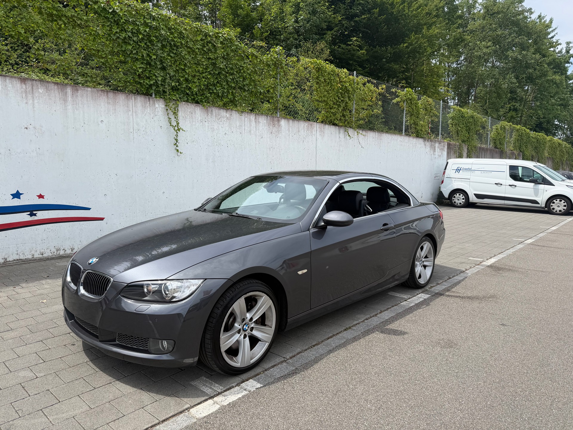 BMW 335i Cabriolet-image-1