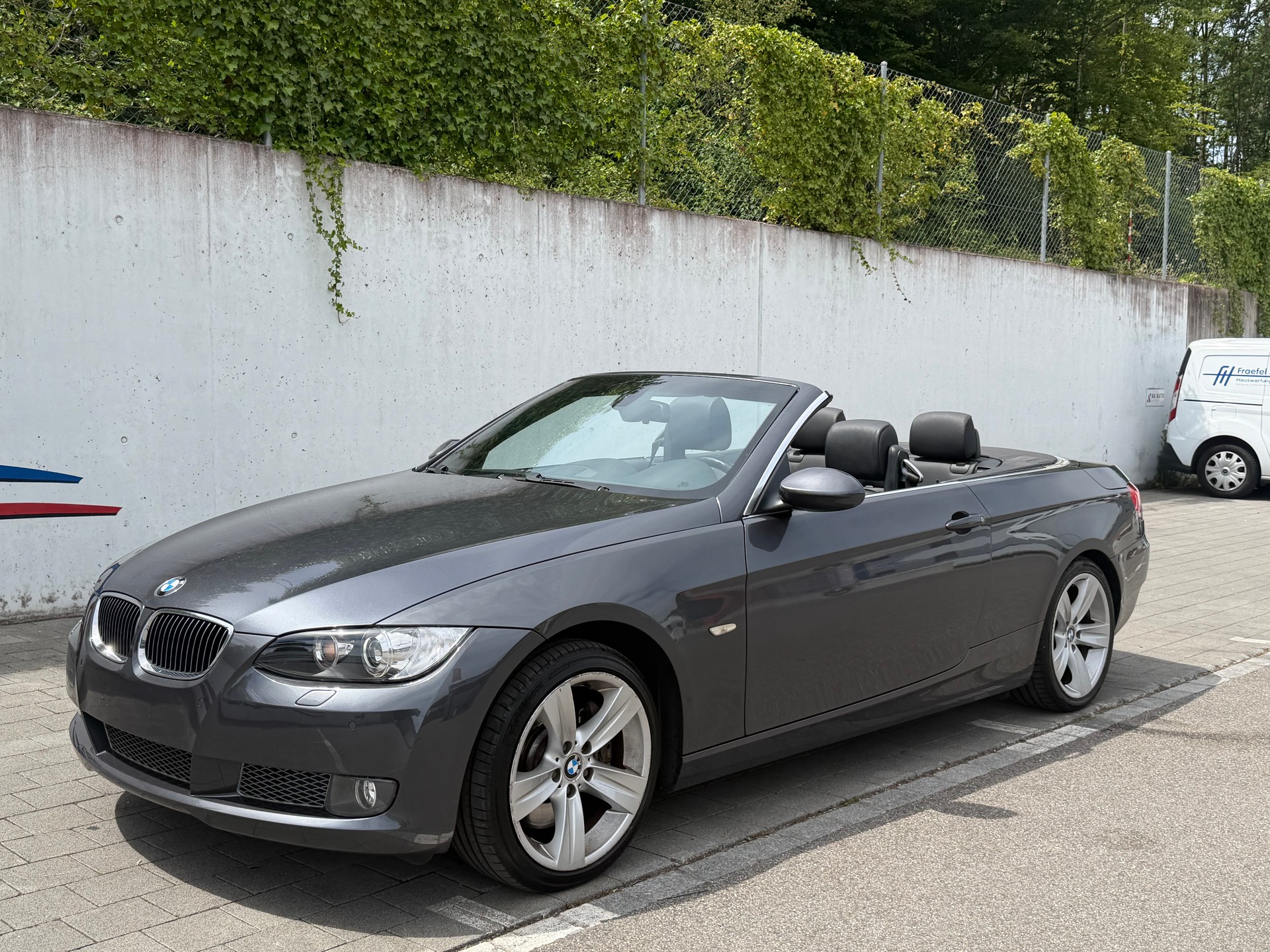BMW 335i Cabriolet-image-0