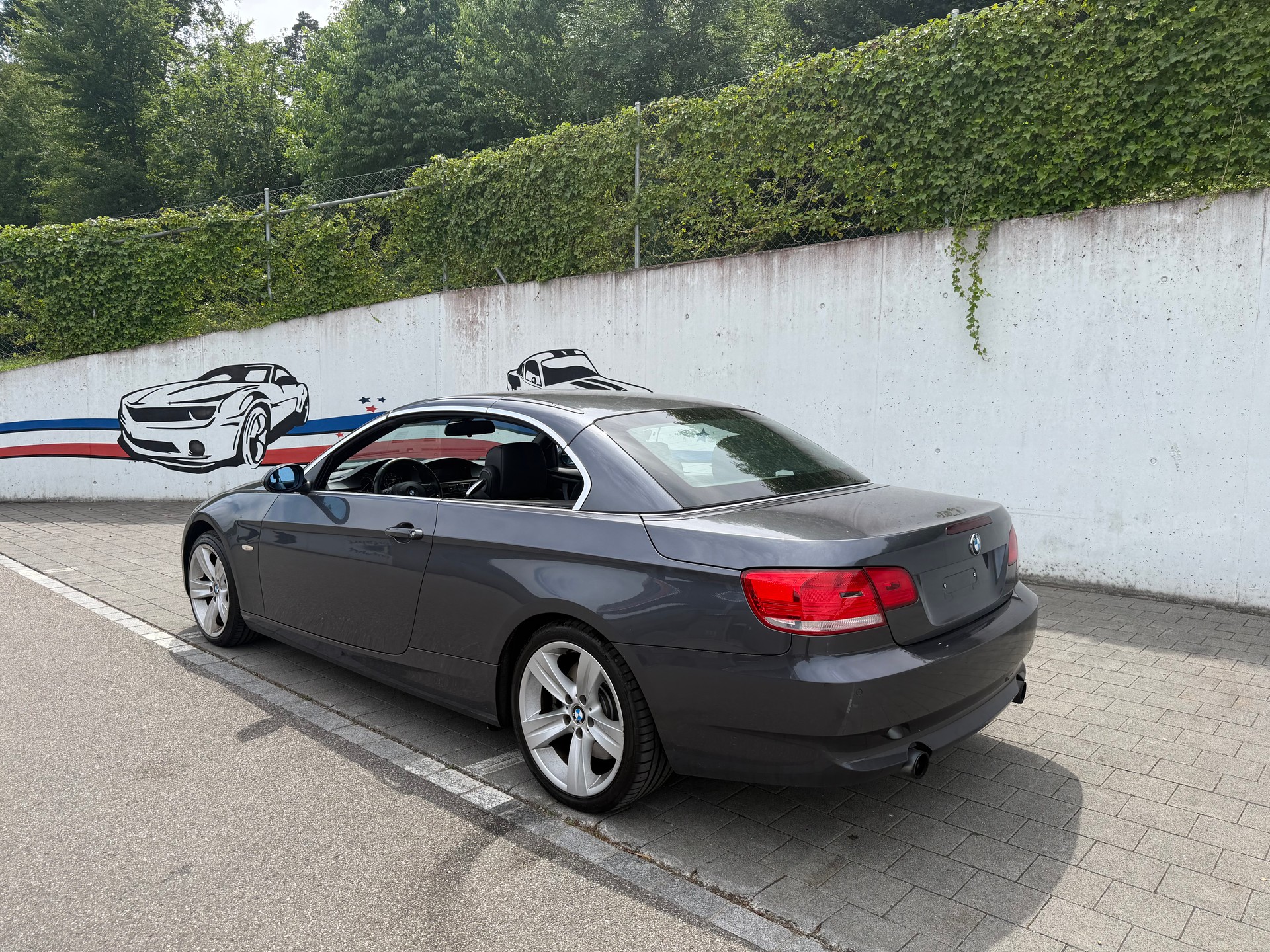 BMW 335i Cabriolet-image-4