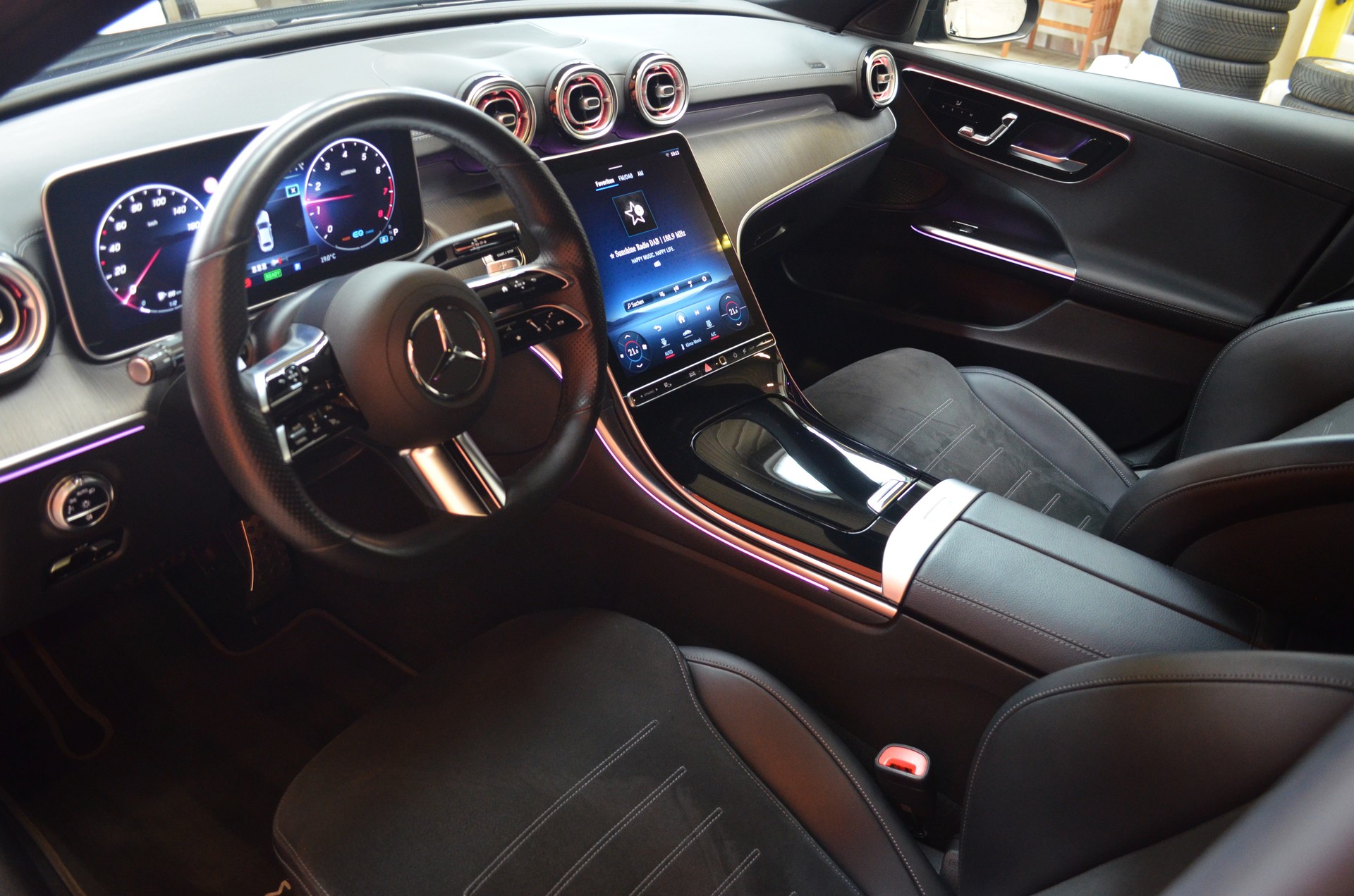 MERCEDES-BENZ C 200 4Matic AMG Line-image-7