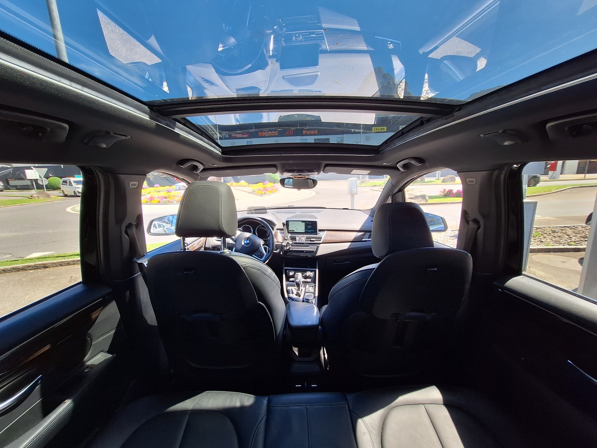BMW 220i-image-6