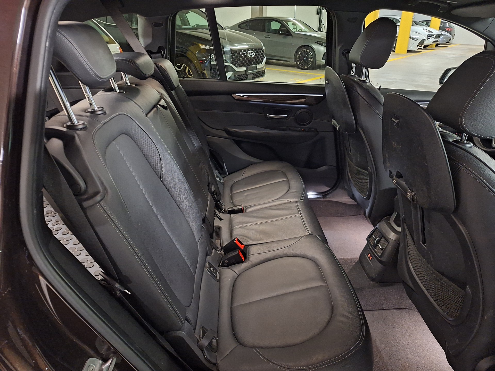 BMW 220i-image-8