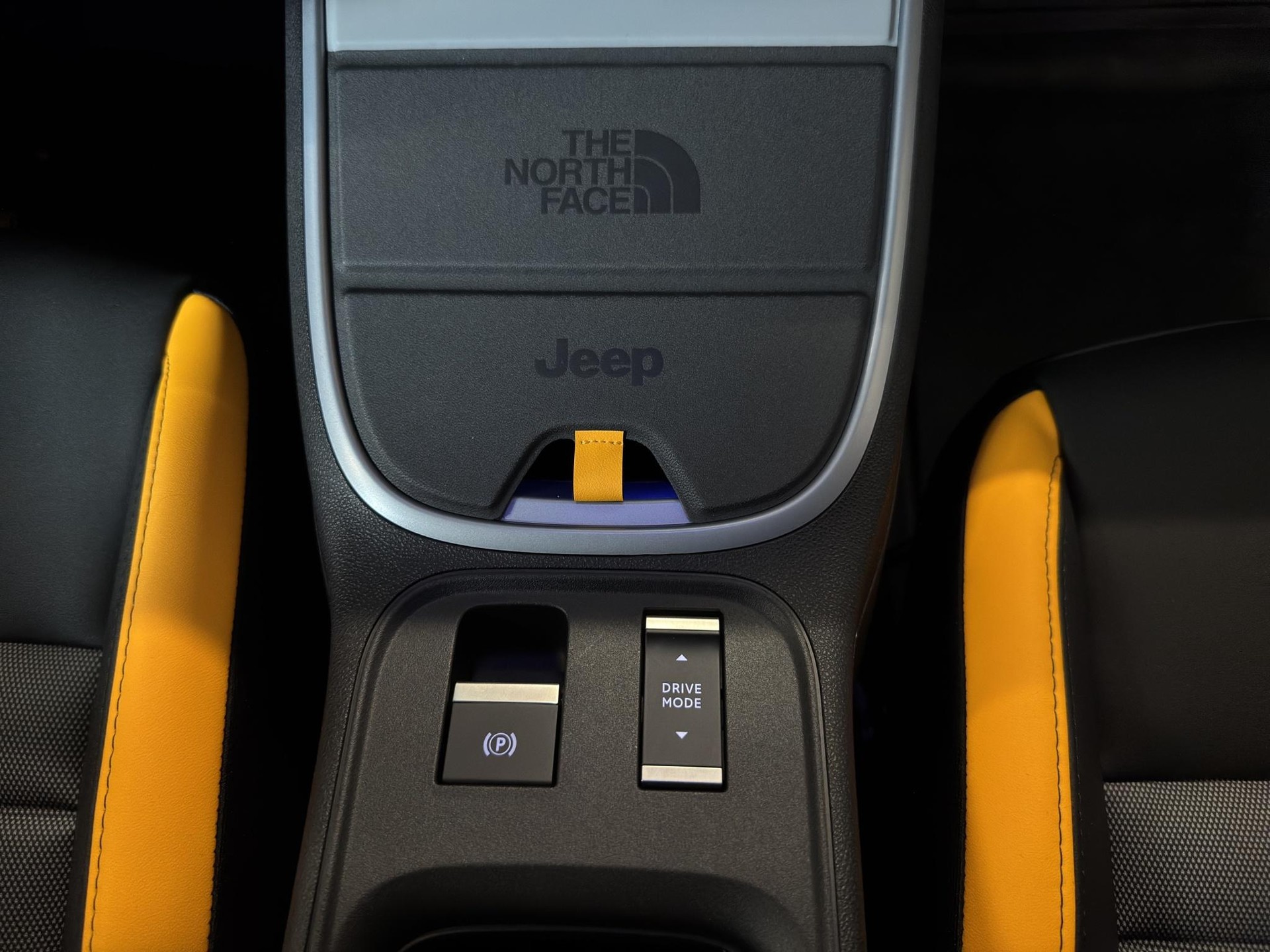 JEEP Avenger 1.2 MHEV The North Face 4xe-image-6