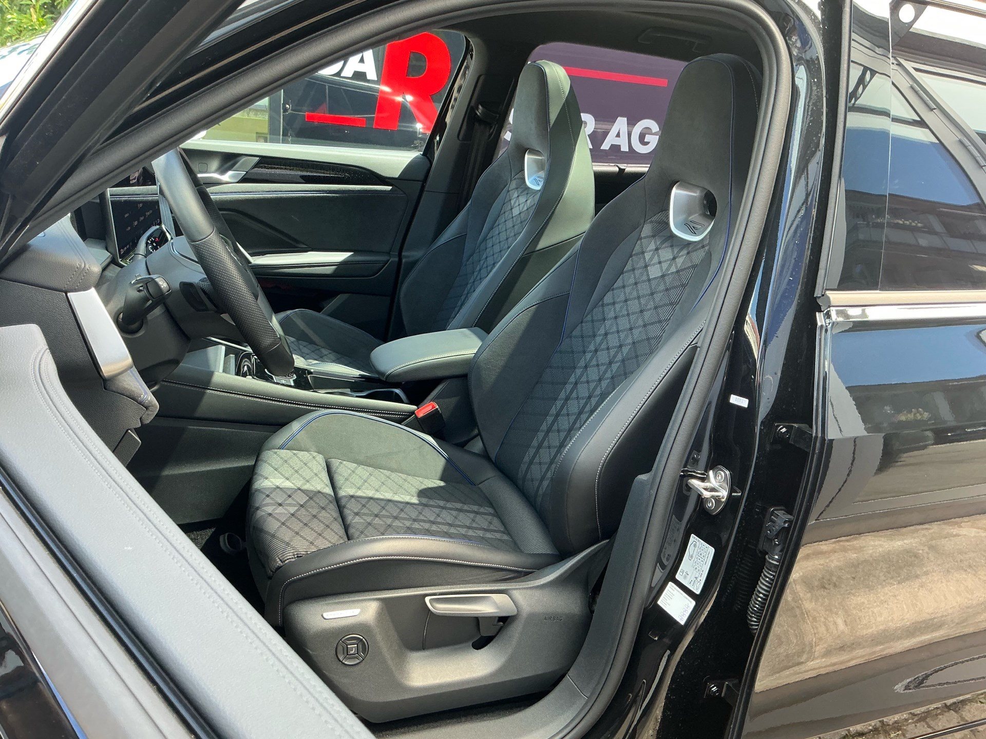 VW Tayron 2.0 TDI 193 PS 4Motion R-Line *** PANORAMDACH & ANHÄNGERKUPPLUNG ***-image-7
