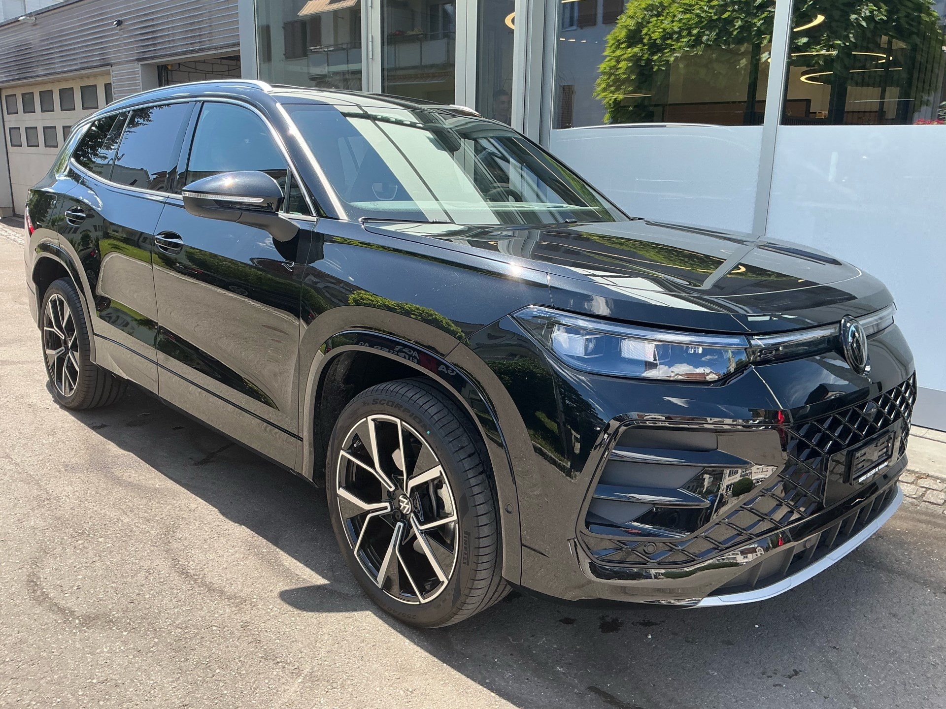 VW Tayron 2.0 TDI 193 PS 4Motion R-Line *** PANORAMDACH & ANHÄNGERKUPPLUNG ***-showroom-element-2