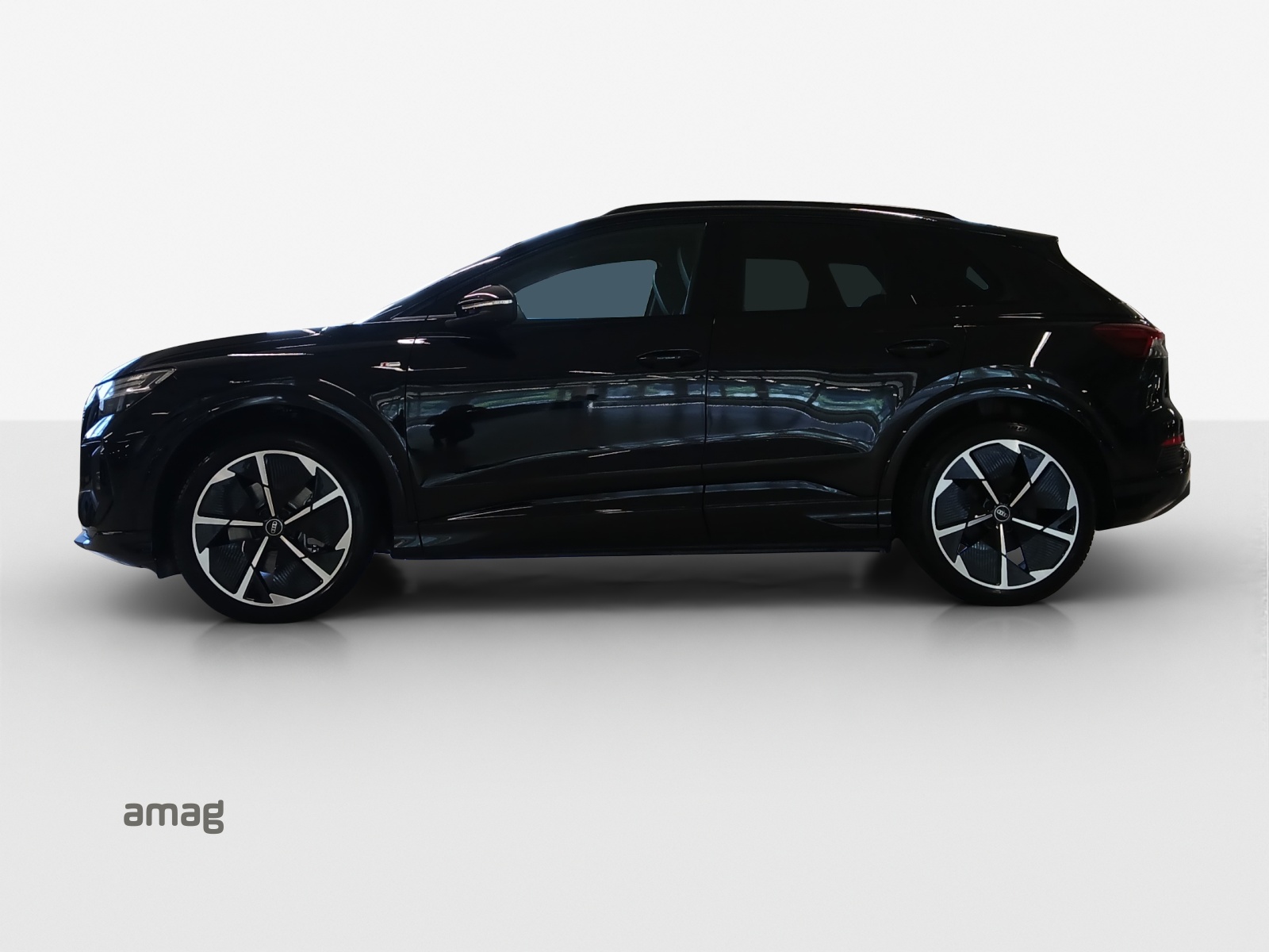 AUDI Q4 e-tron 45 Attraction quattro-image-1