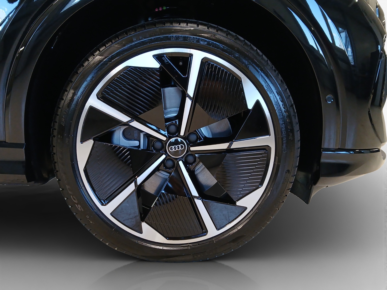 AUDI Q4 e-tron 45 Attraction quattro-image-14
