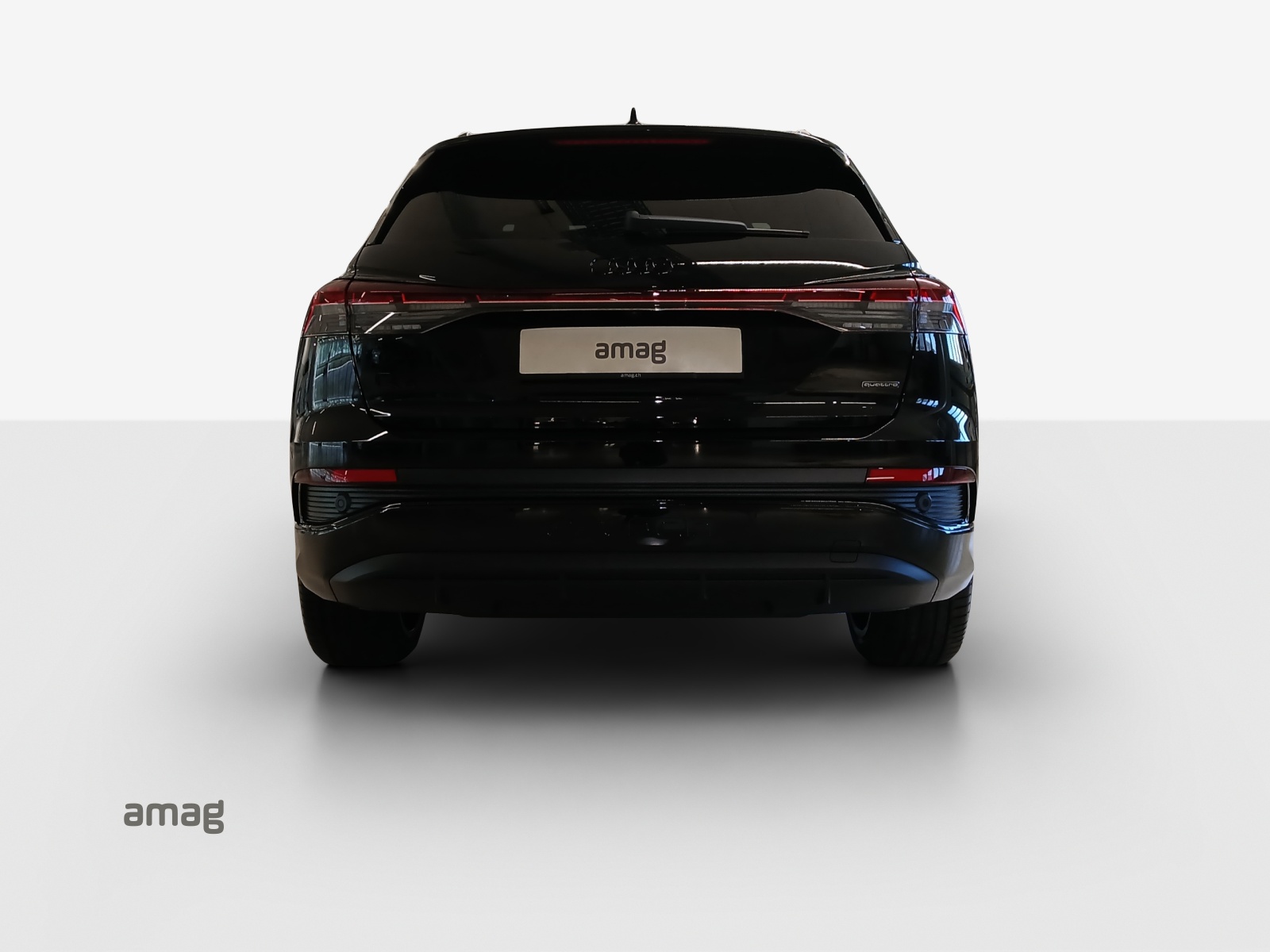 AUDI Q4 e-tron 45 Attraction quattro-image-3
